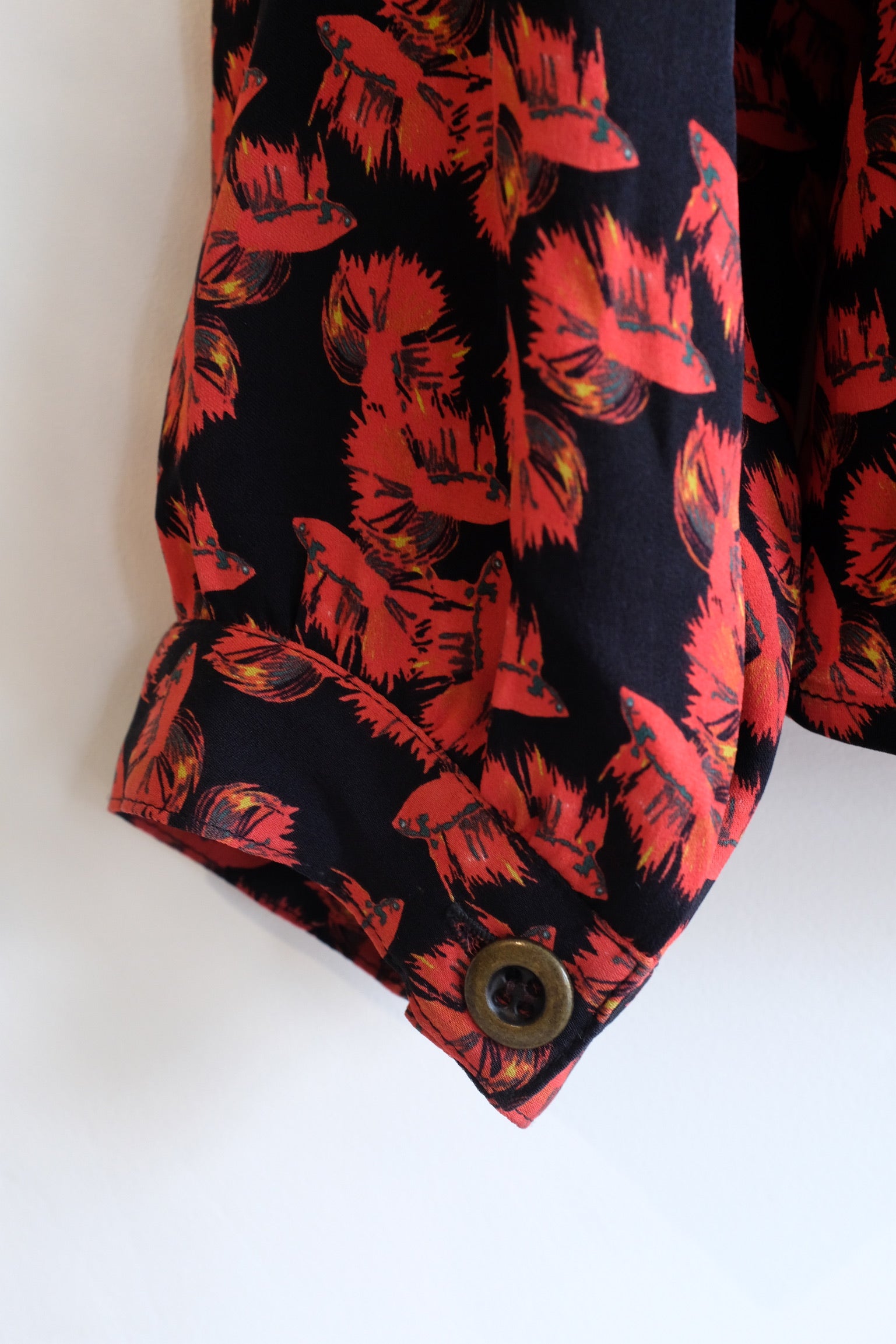 Pre-loved / Tucker Red/Blk pattern top / Size Small