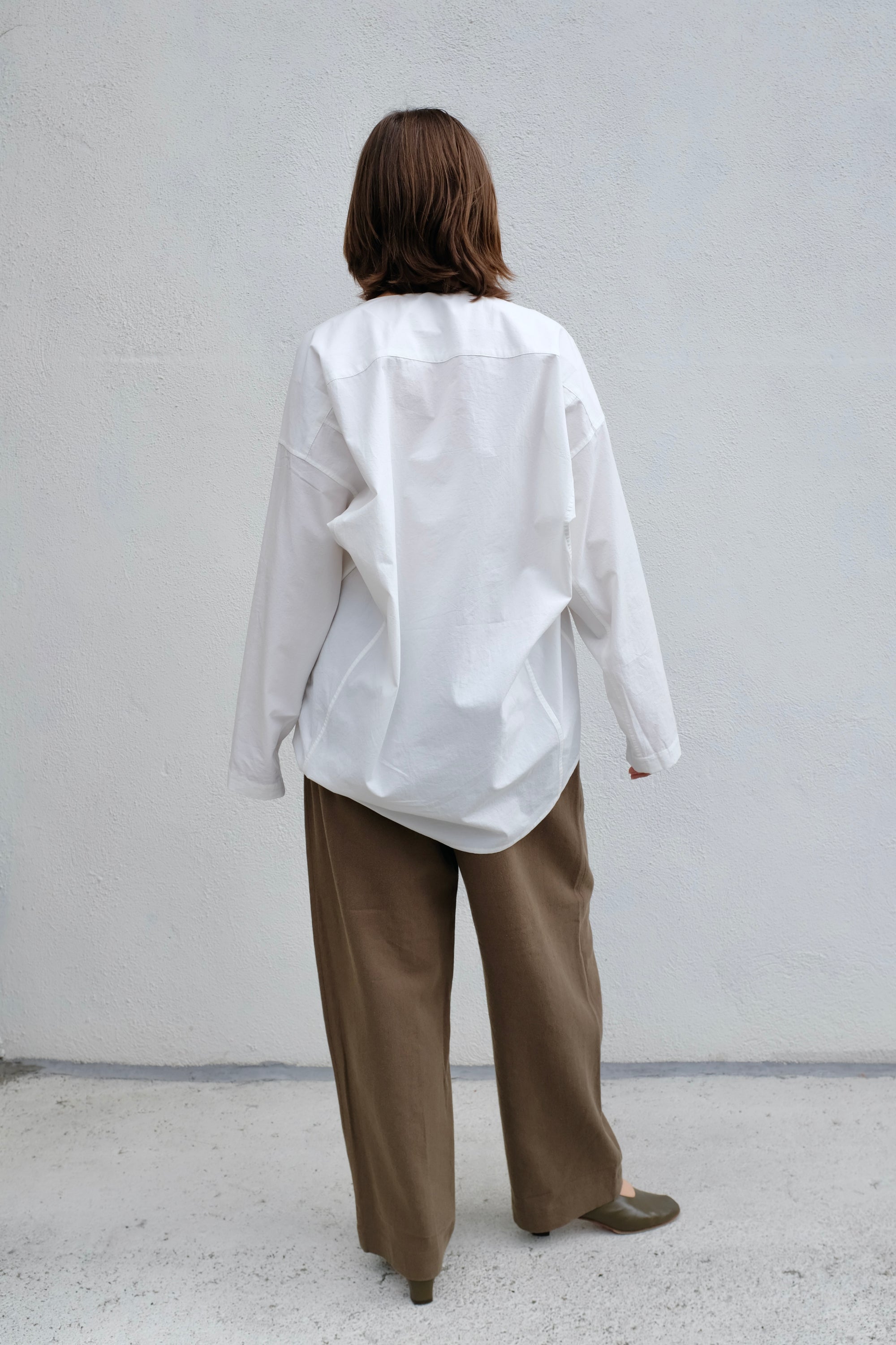 7115 by Szeki V-Neck Cocoon Top / Off White
