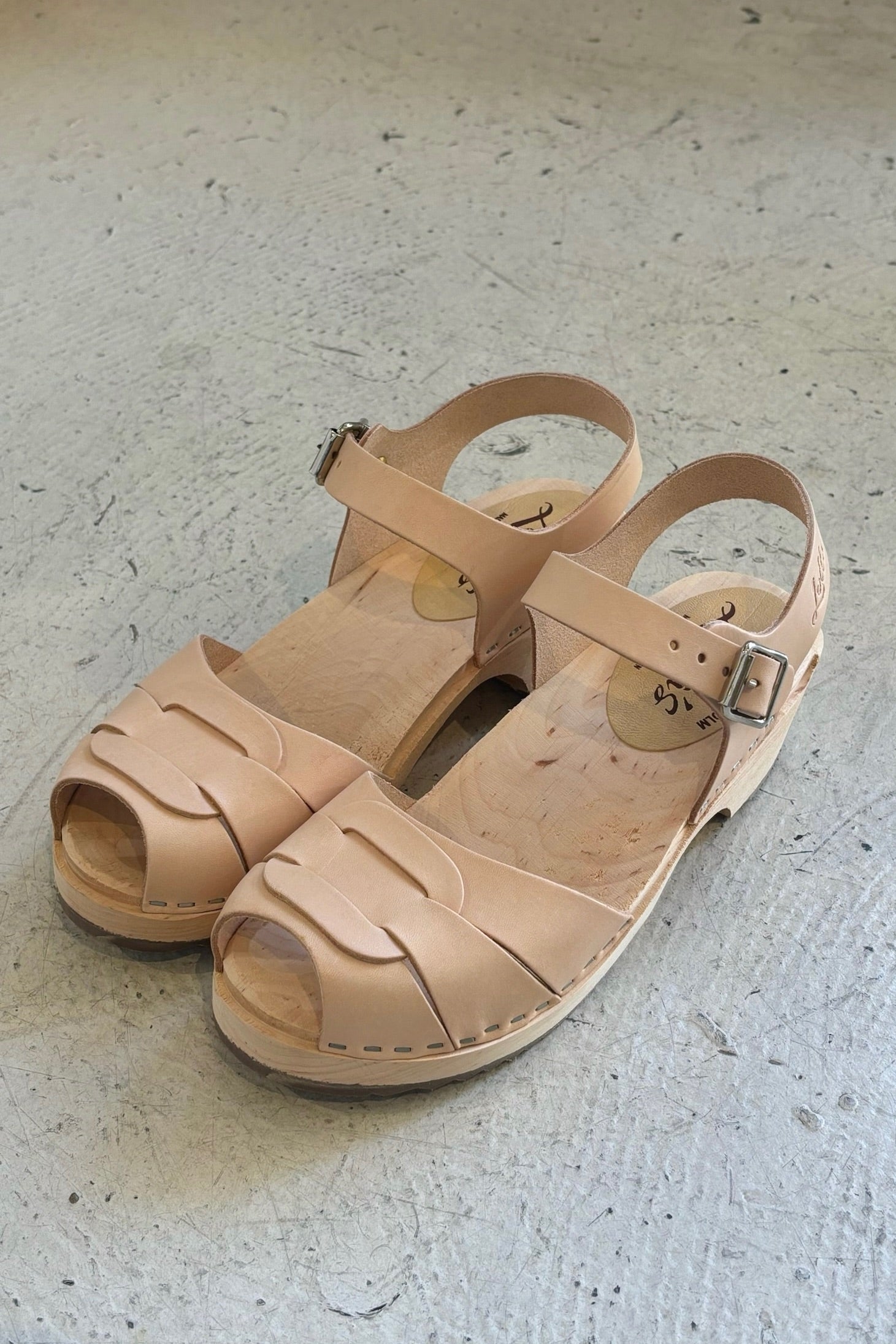 Low Peep Toe Clogs Natural – ad hoc penticton - Main Image