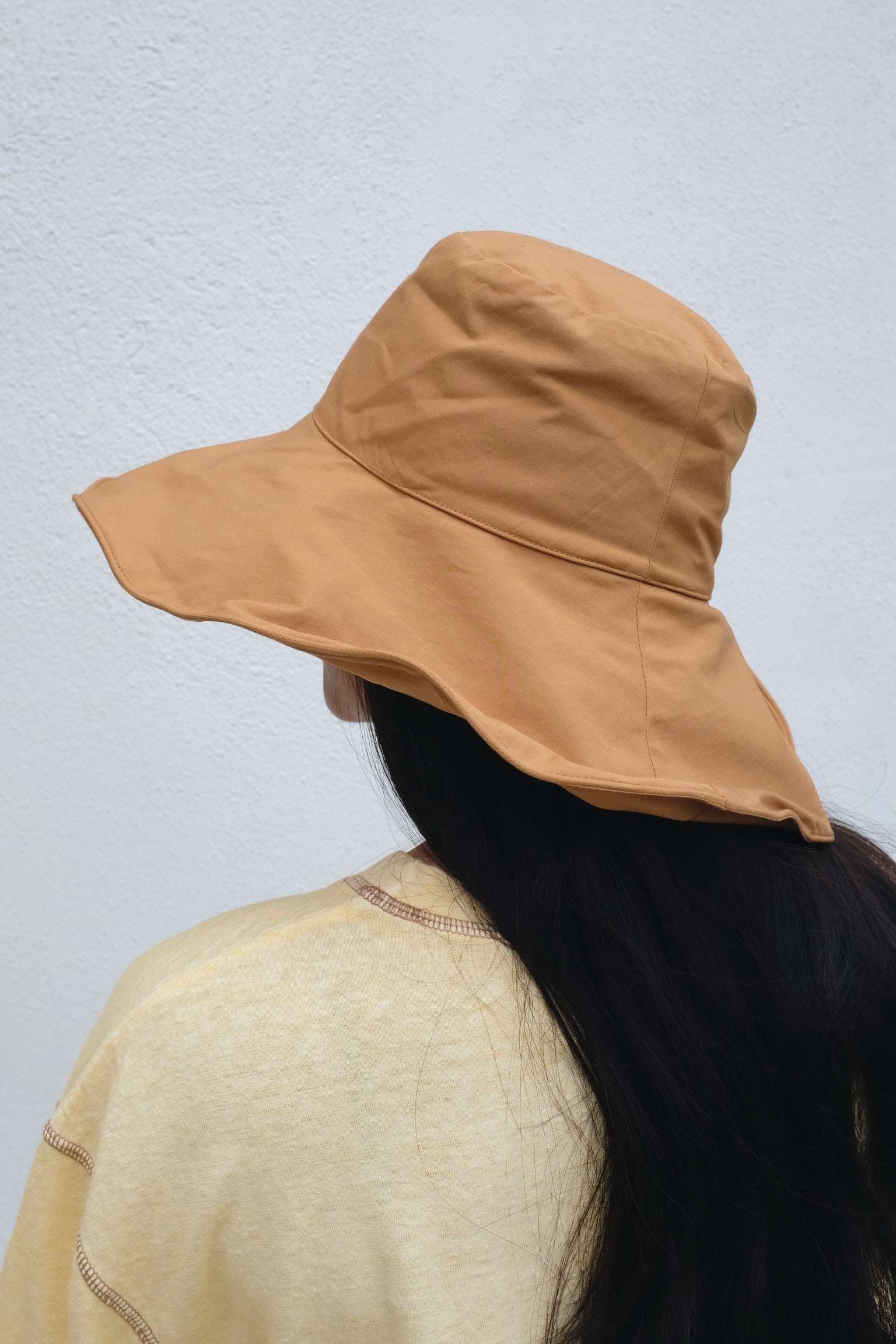 Black Crane Bendable Wavy Hat / Camel
