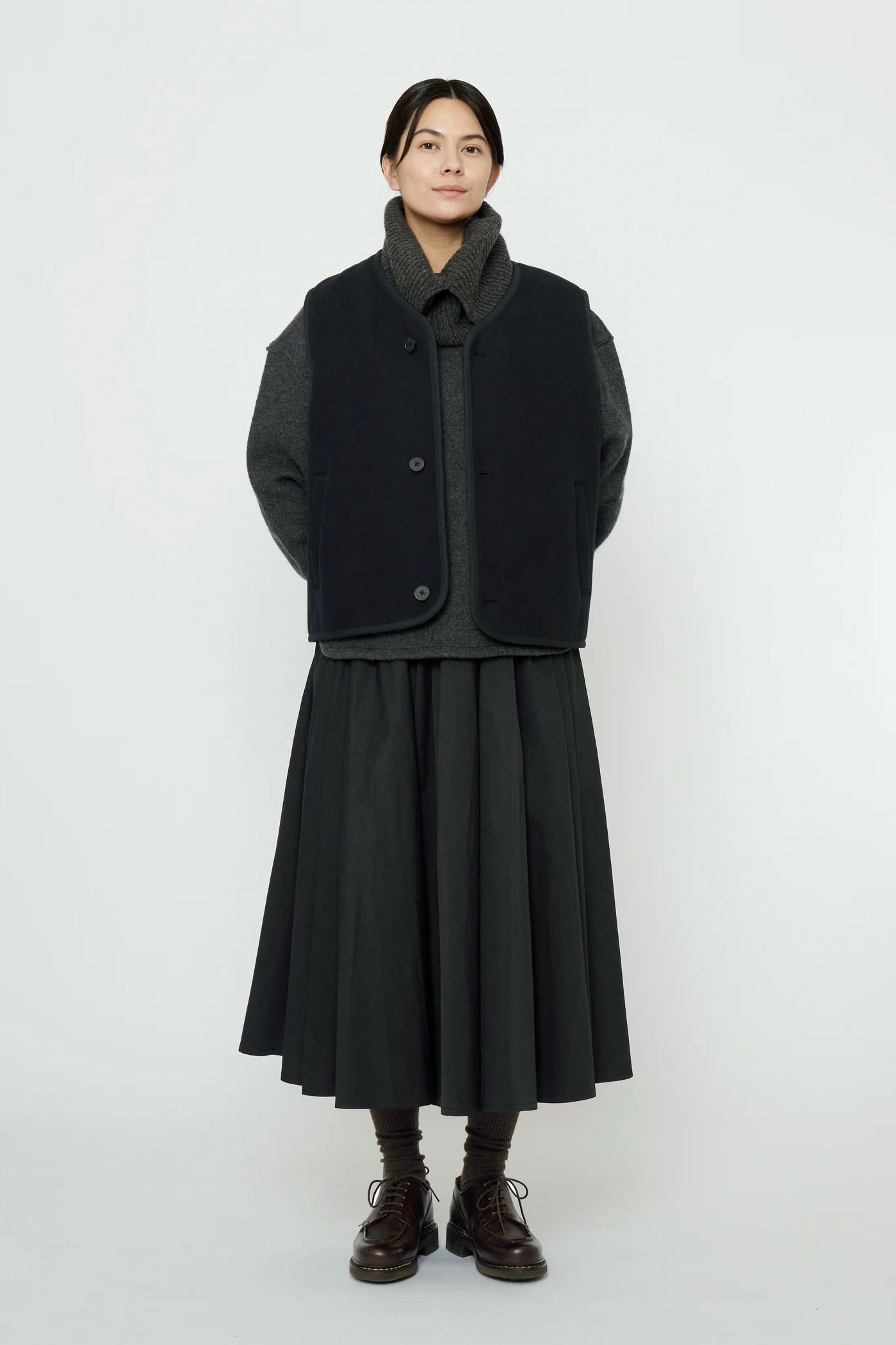 7115 by Szeki Double Faced Canvas Vest / Black