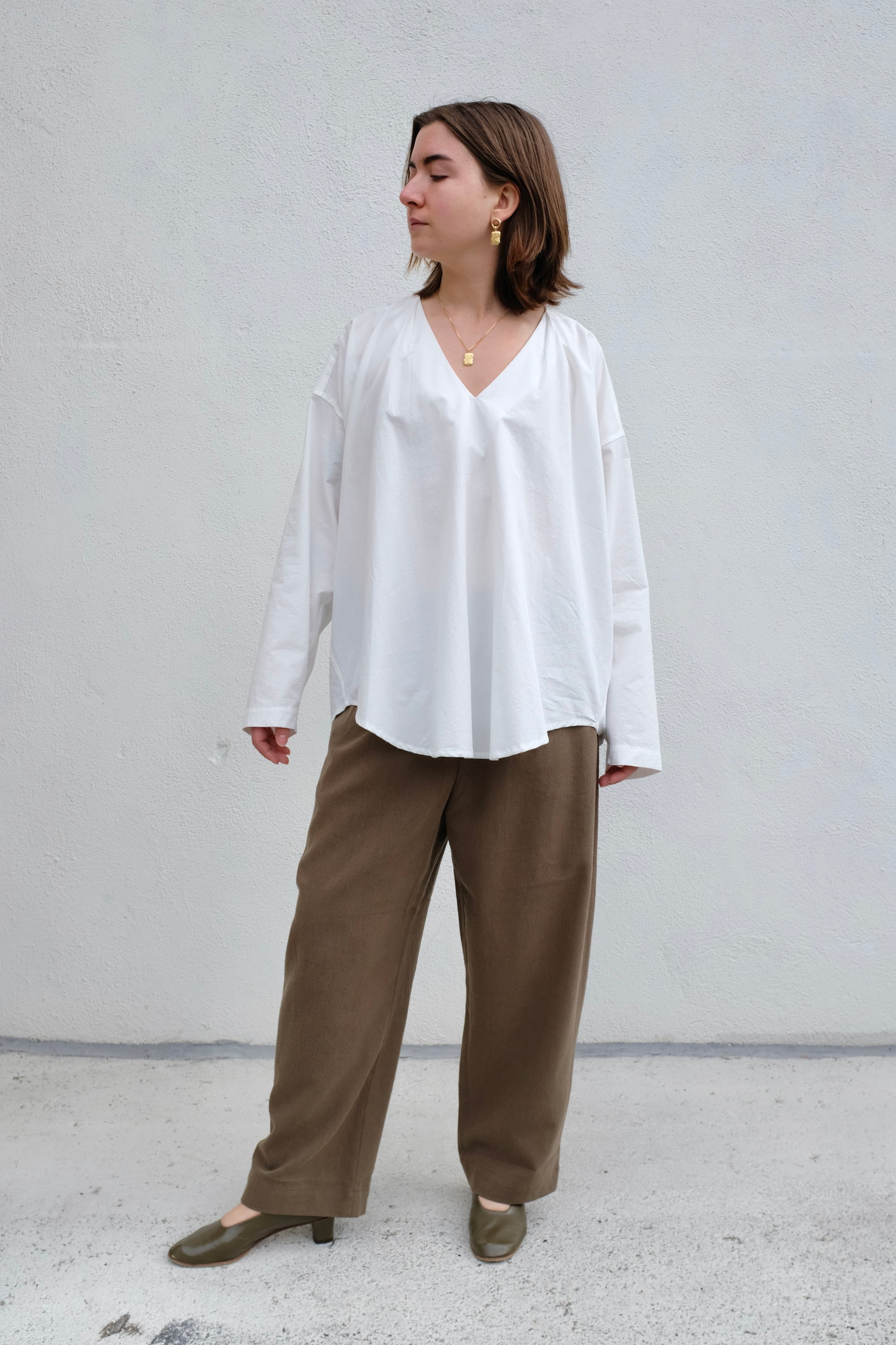 7115 by Szeki V-Neck Cocoon Top / Off White