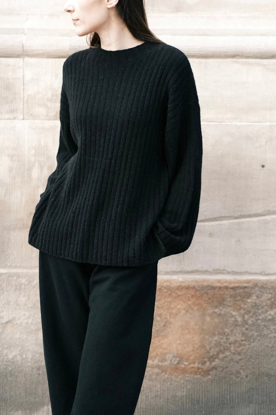 7115 by szeki Oversized Ribbed Mockneck / Black