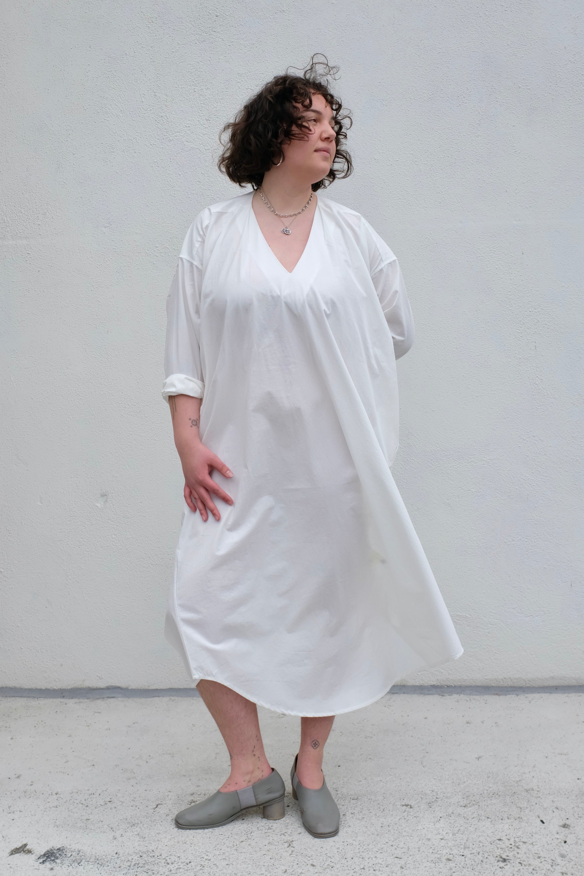 7115 by Szeki V-Neck Cocoon Midi Dress / Off White