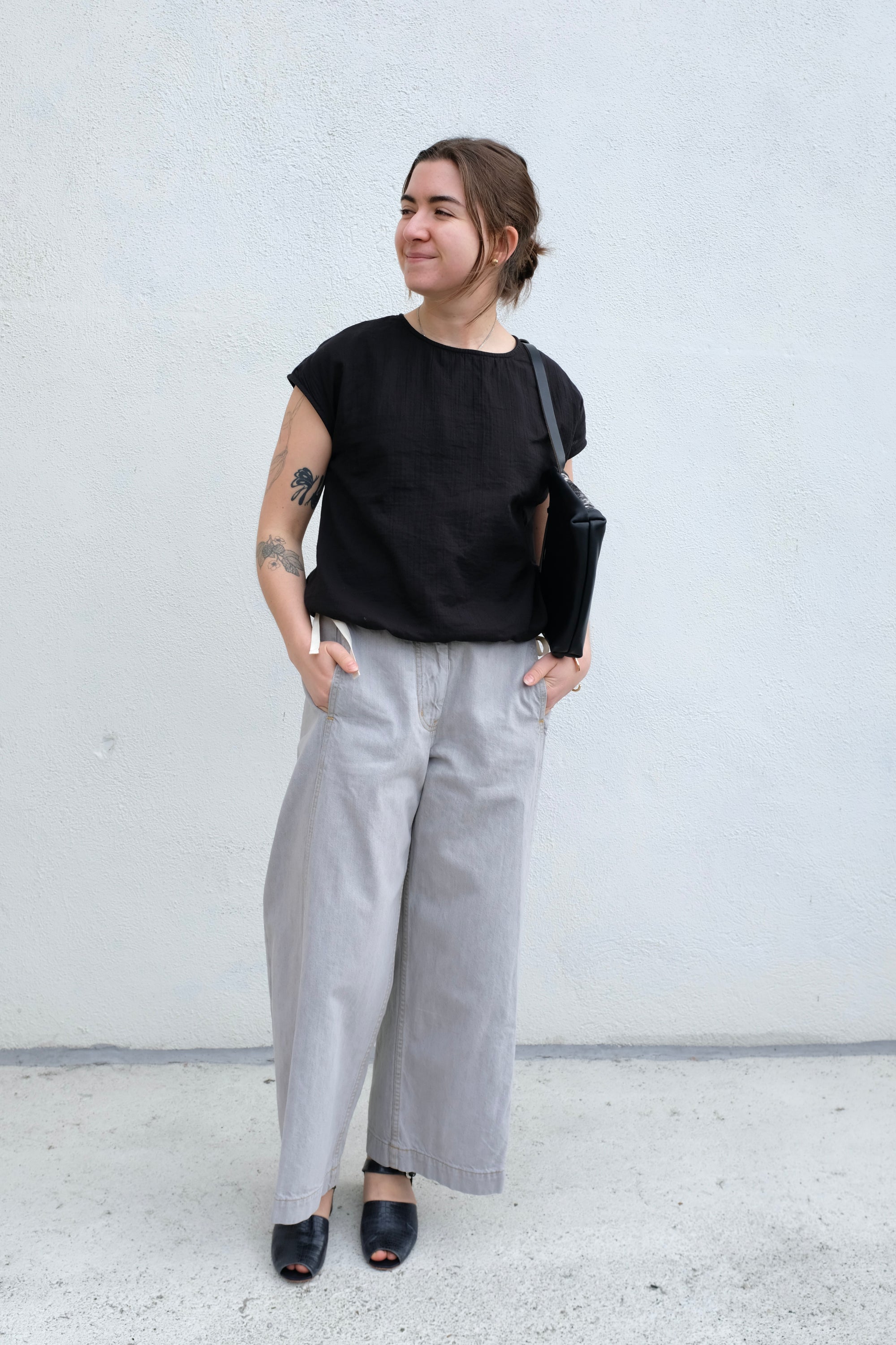 Atelier Delphine Slip On Blouse Cap Sleeve / Black