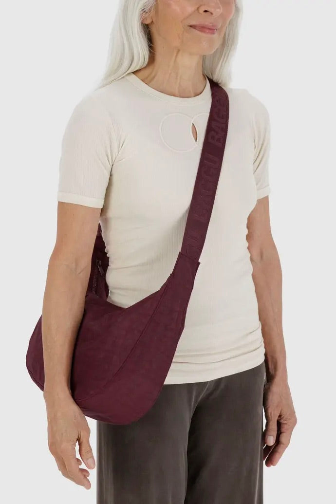 Baggu Medium Nylon Crescent Bag / Mahogany