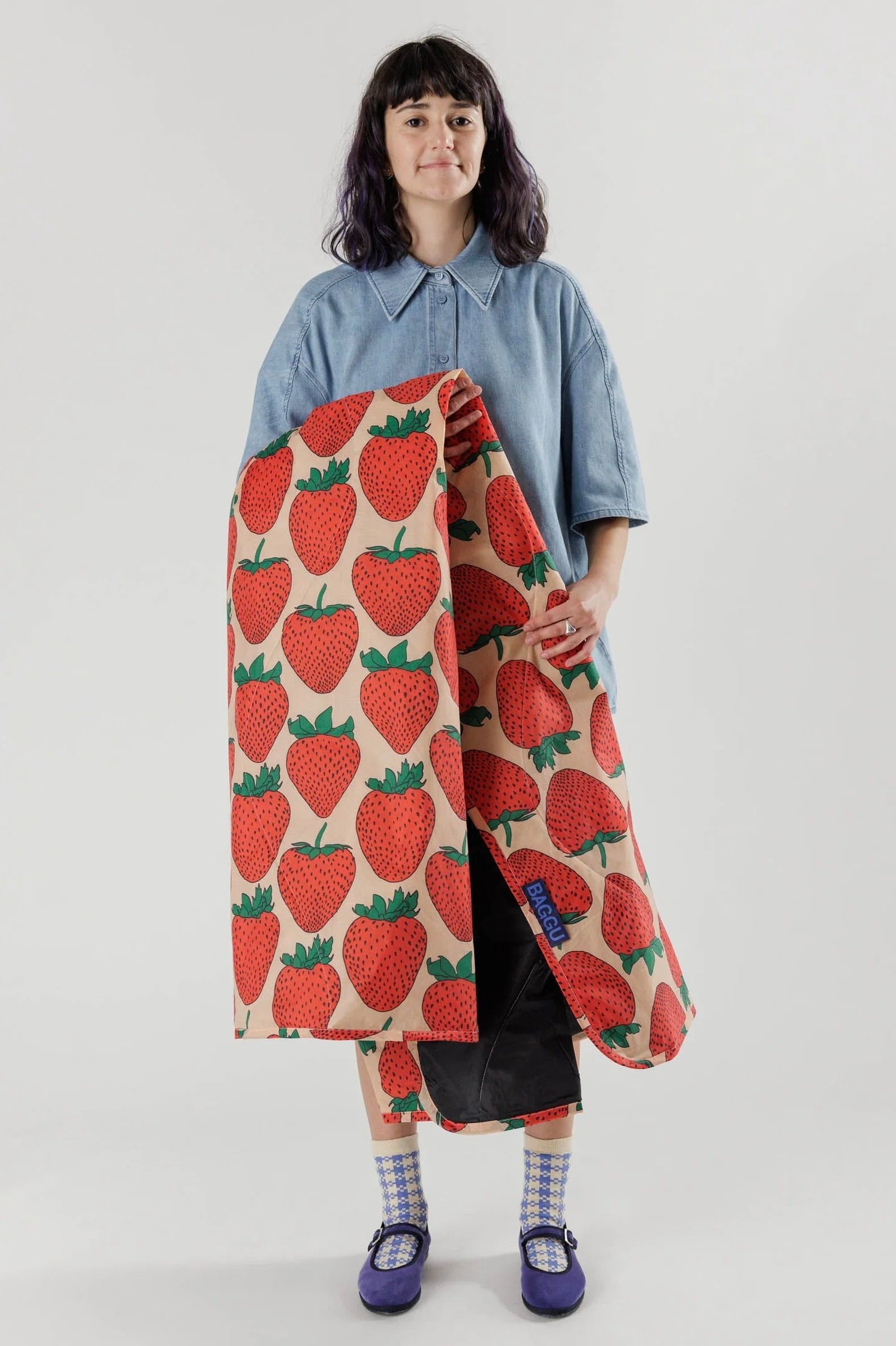 Baggu Puffy Picnic Blanket / Strawberry