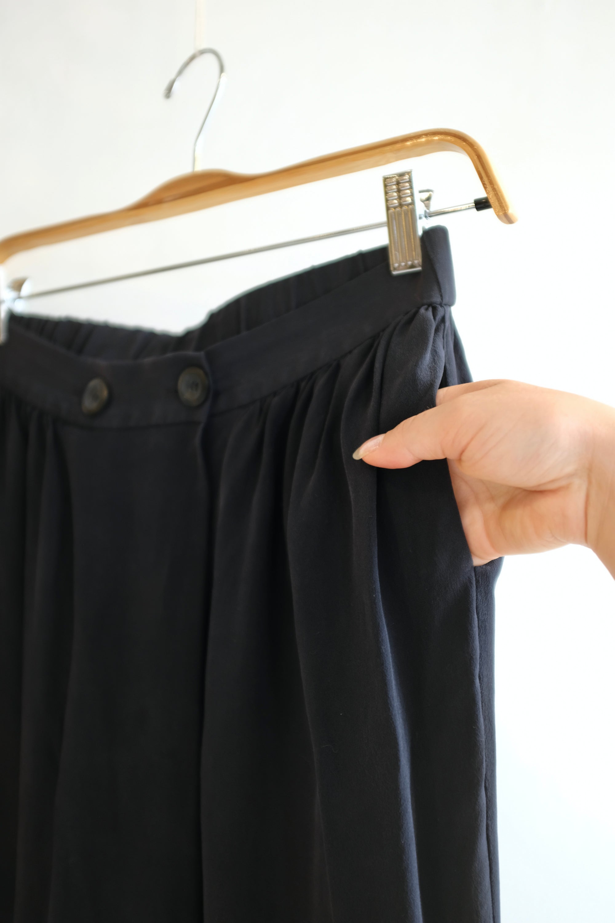 Pre-loved / Tucker Silk Skirt / Size Medium