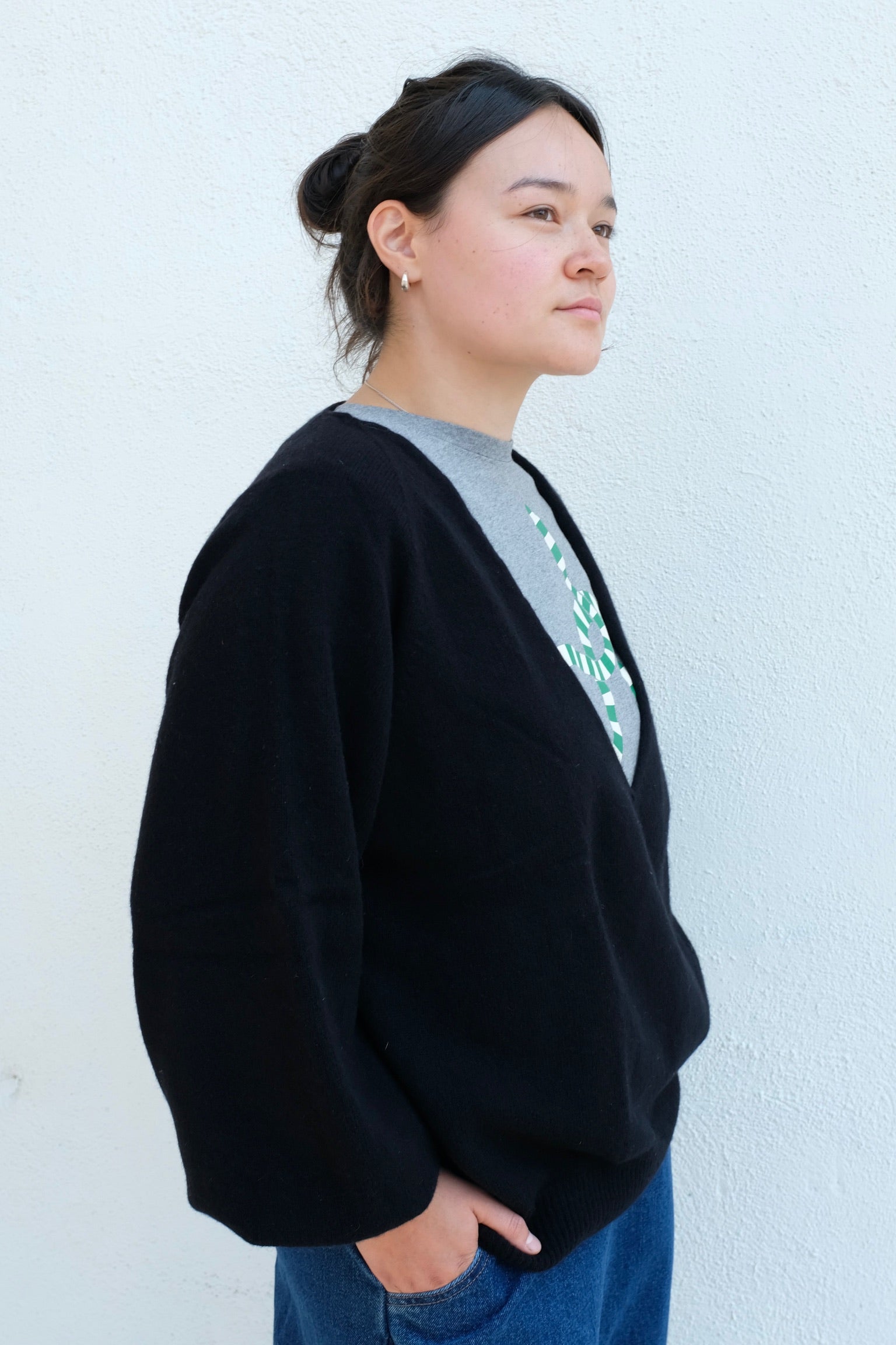 Soar V Neck / Black