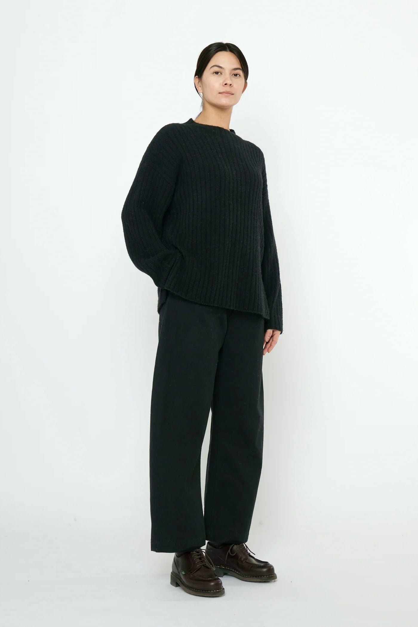 7115 by szeki Oversized Ribbed Mockneck / Black
