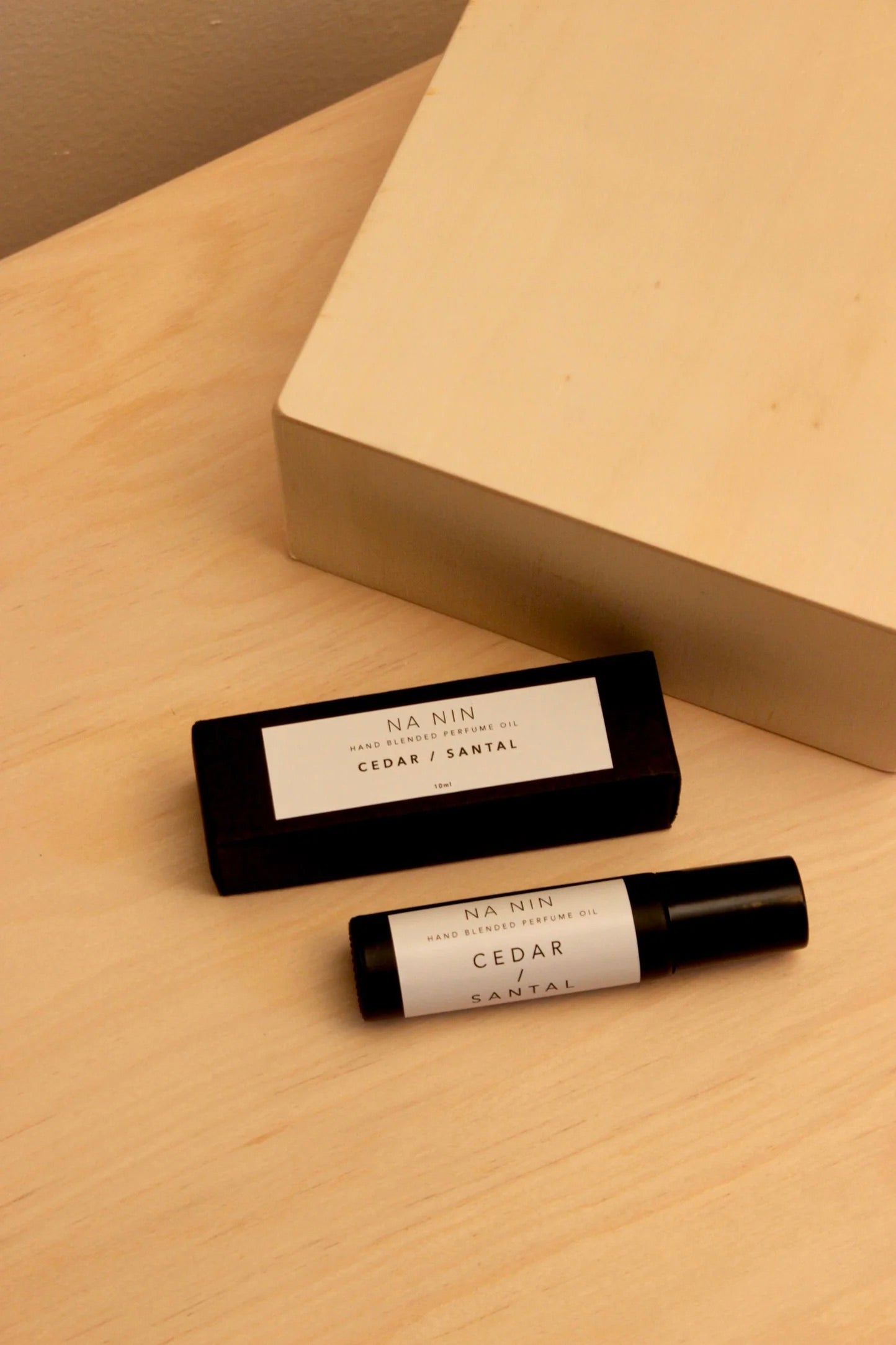 Na Nin Perfume Oil Roller 10ml / Cedar Santal