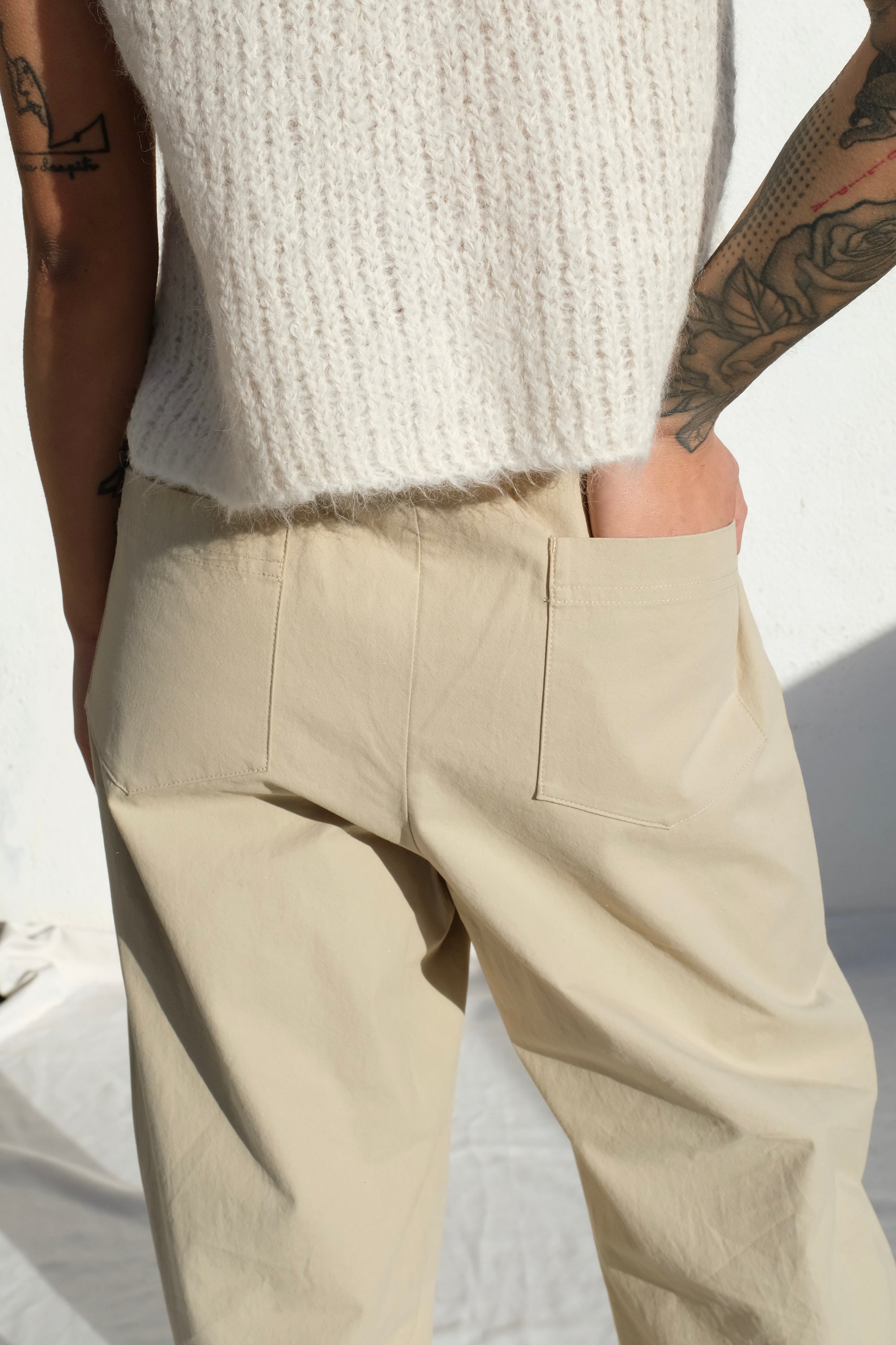 7115 by Szeki Signature Curved Legged Trouser SS24 / Sand Gray