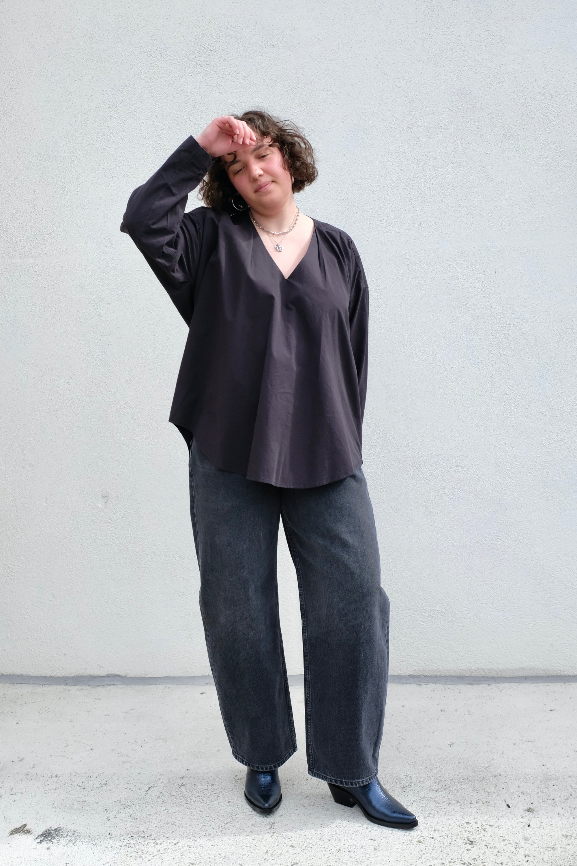 7115 by Szeki V-Neck Cocoon Top / Black