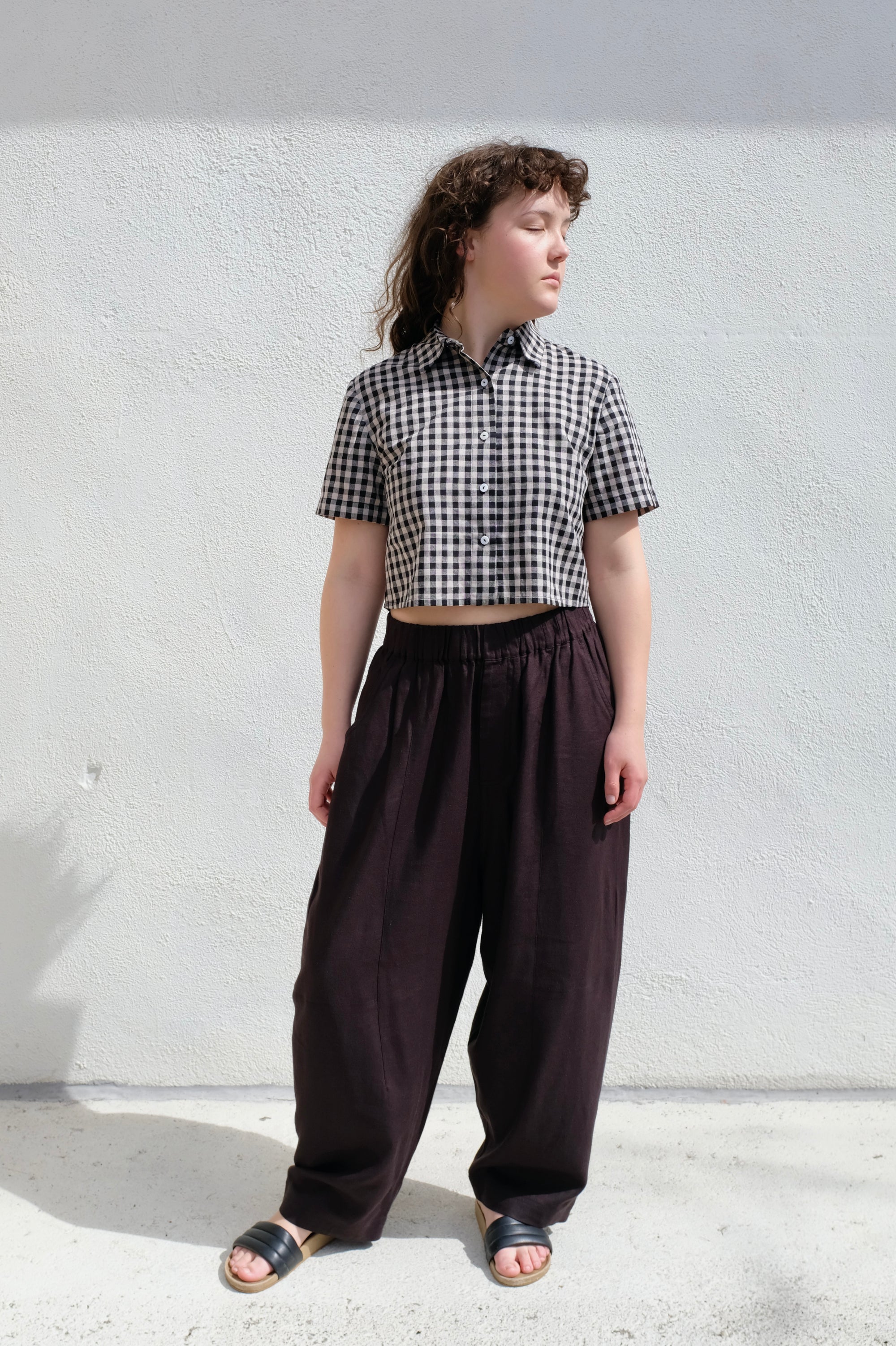 7115 by Szeki Elastic Panel Barrel Trouser SS25 / Black