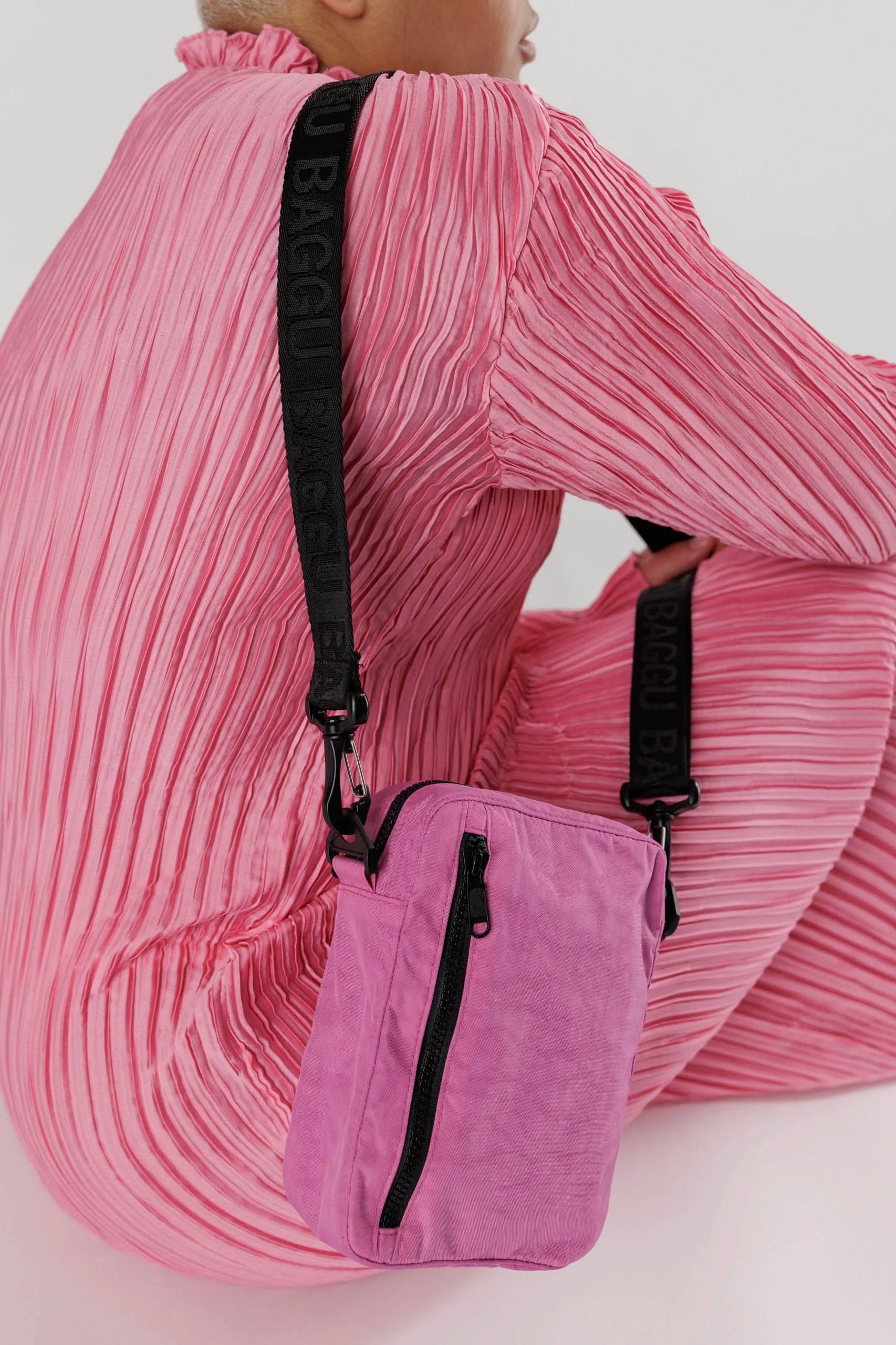 BAGGU Sport Crossbody / Extra Pink
