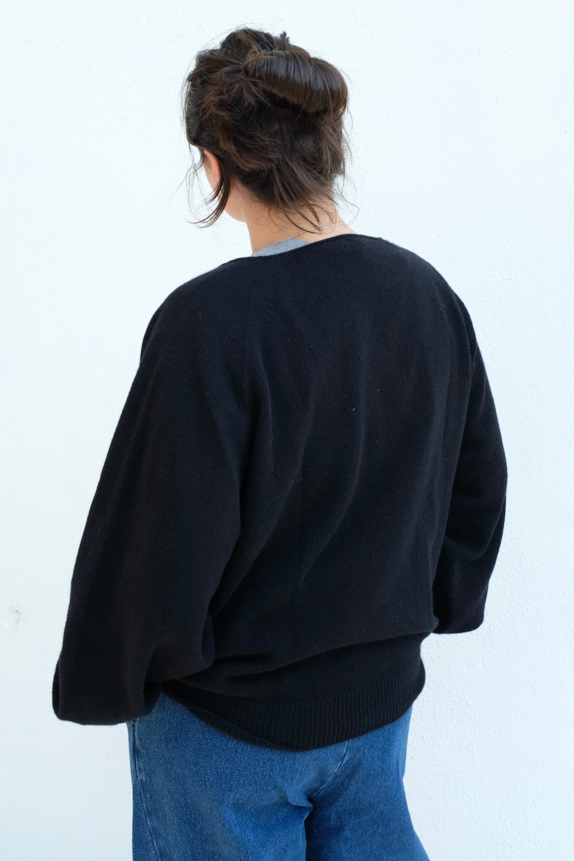 Soar V Neck / Black