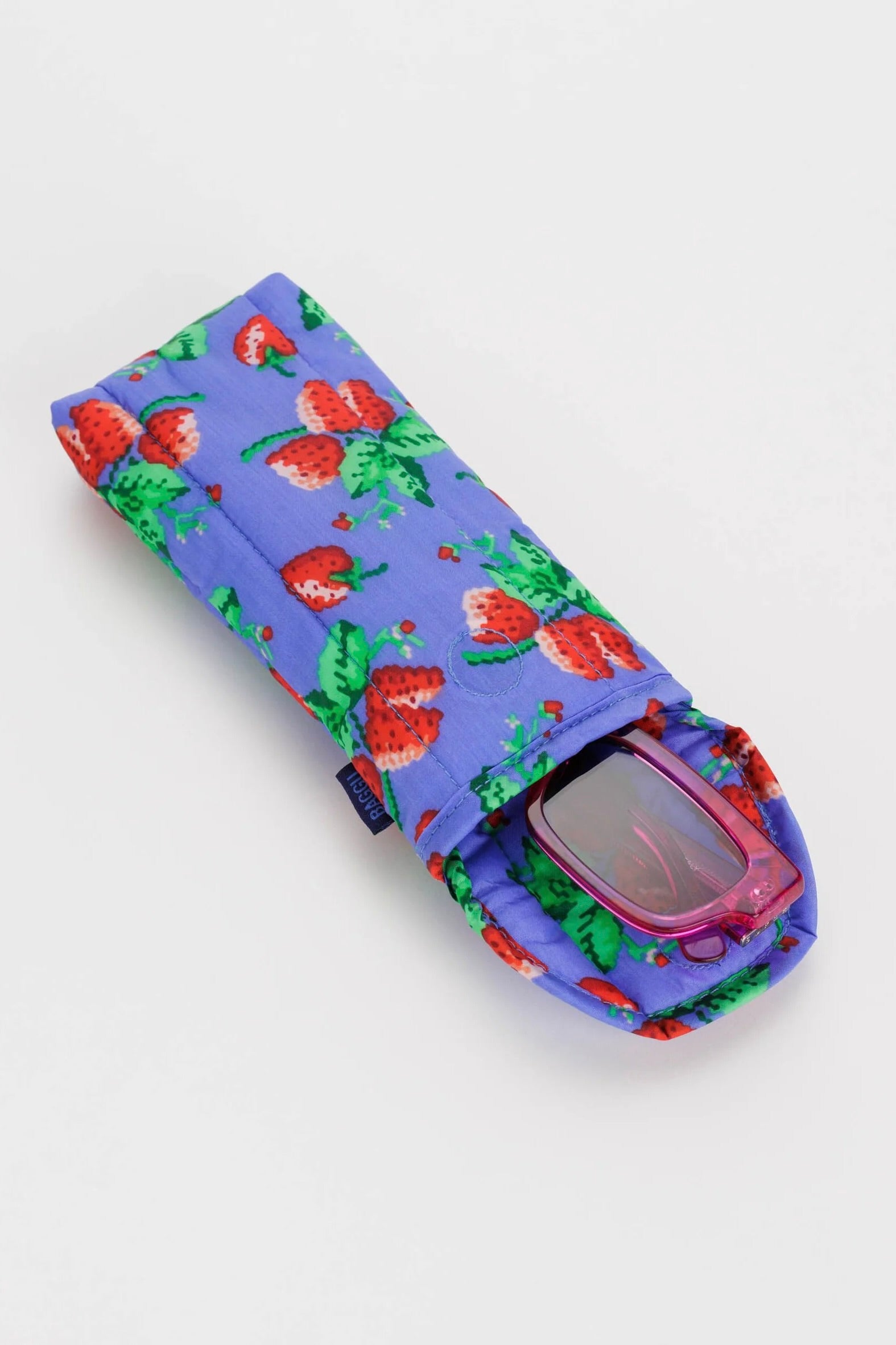 BAGGU Puffy Glasses Sleeve / Wild Strawberries