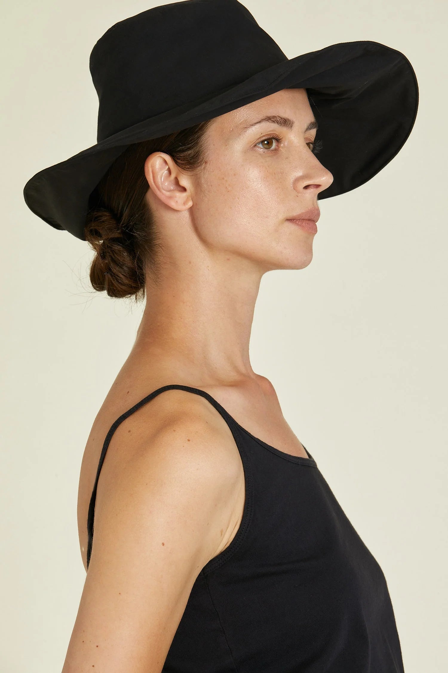 Black Crane Bendable Wavy Hat / Black