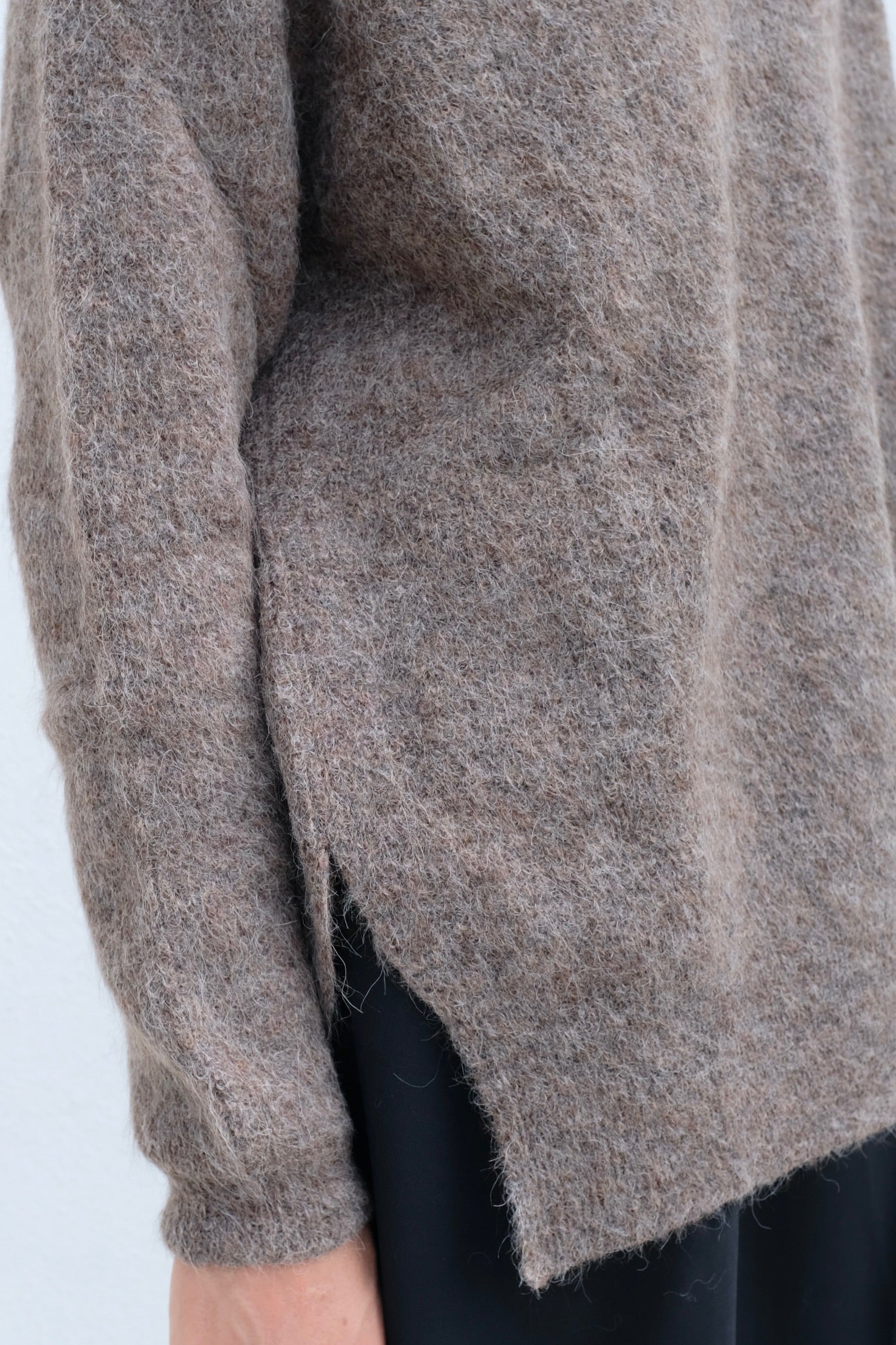 CORDERA Suri V Neck Sweater / Taupe