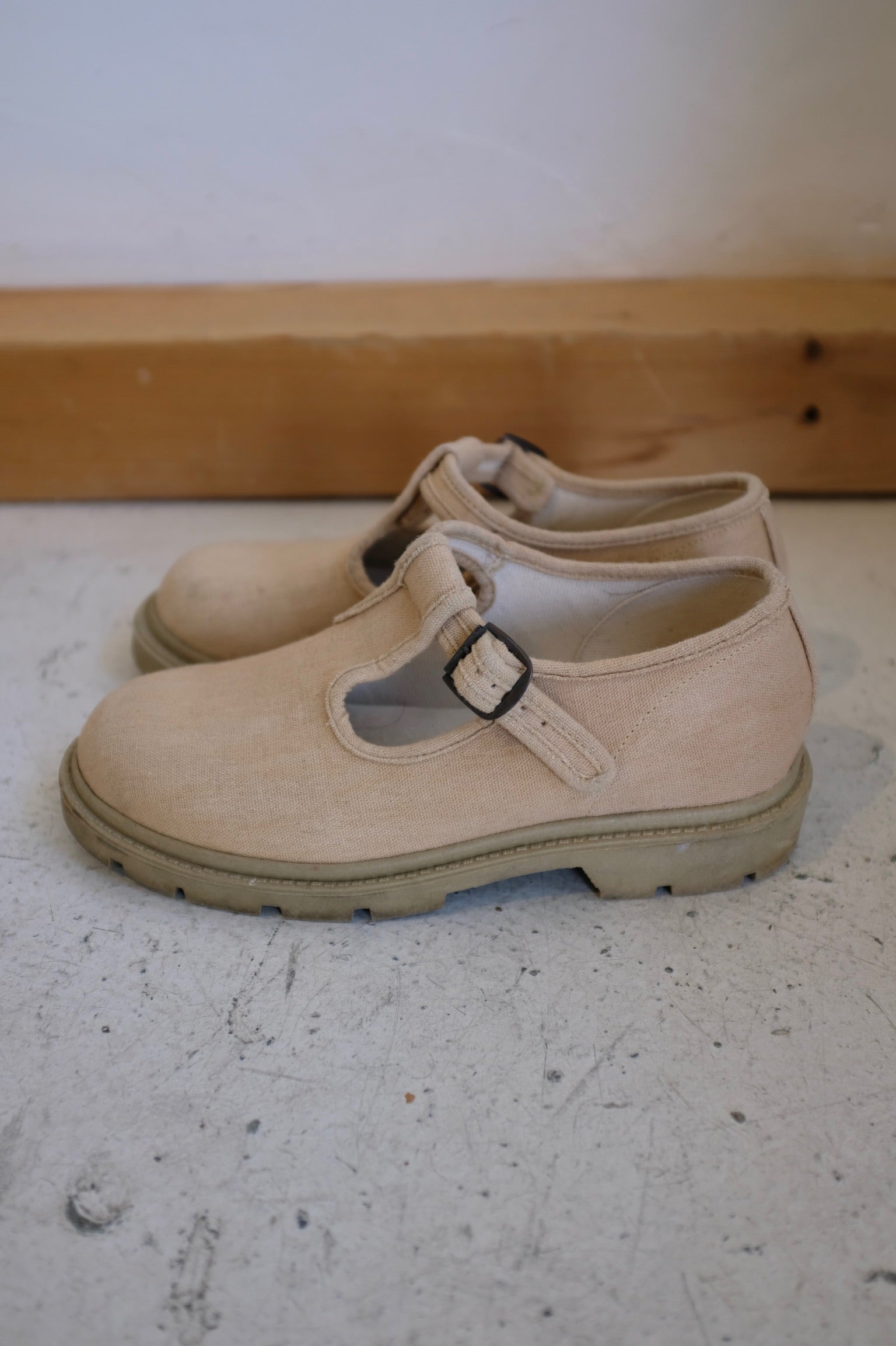 Pre-loved / Small Lot T-Strap Lug Sole Mary Jane Honey / Size 7