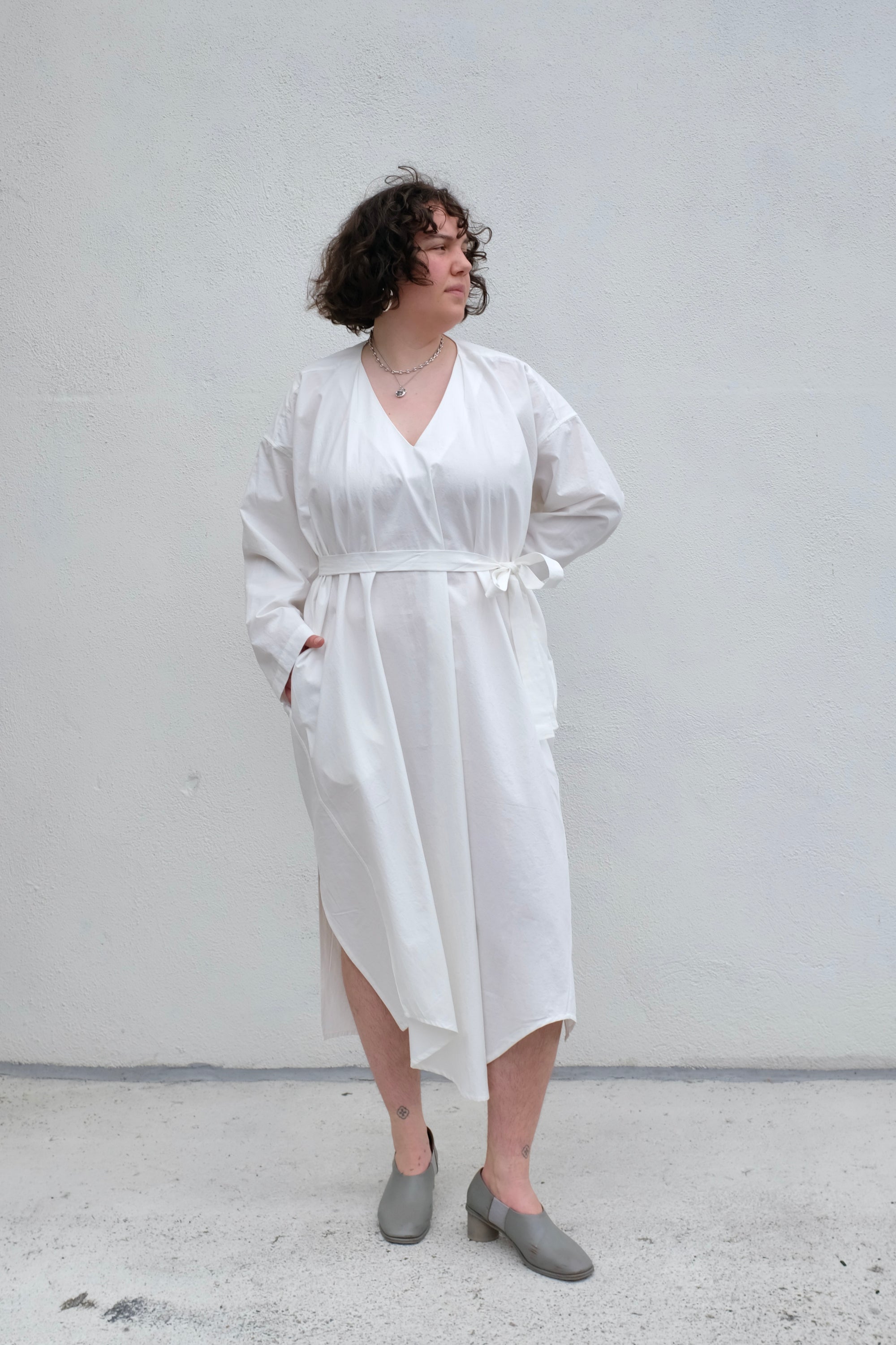 7115 by Szeki V-Neck Cocoon Midi Dress / Off White