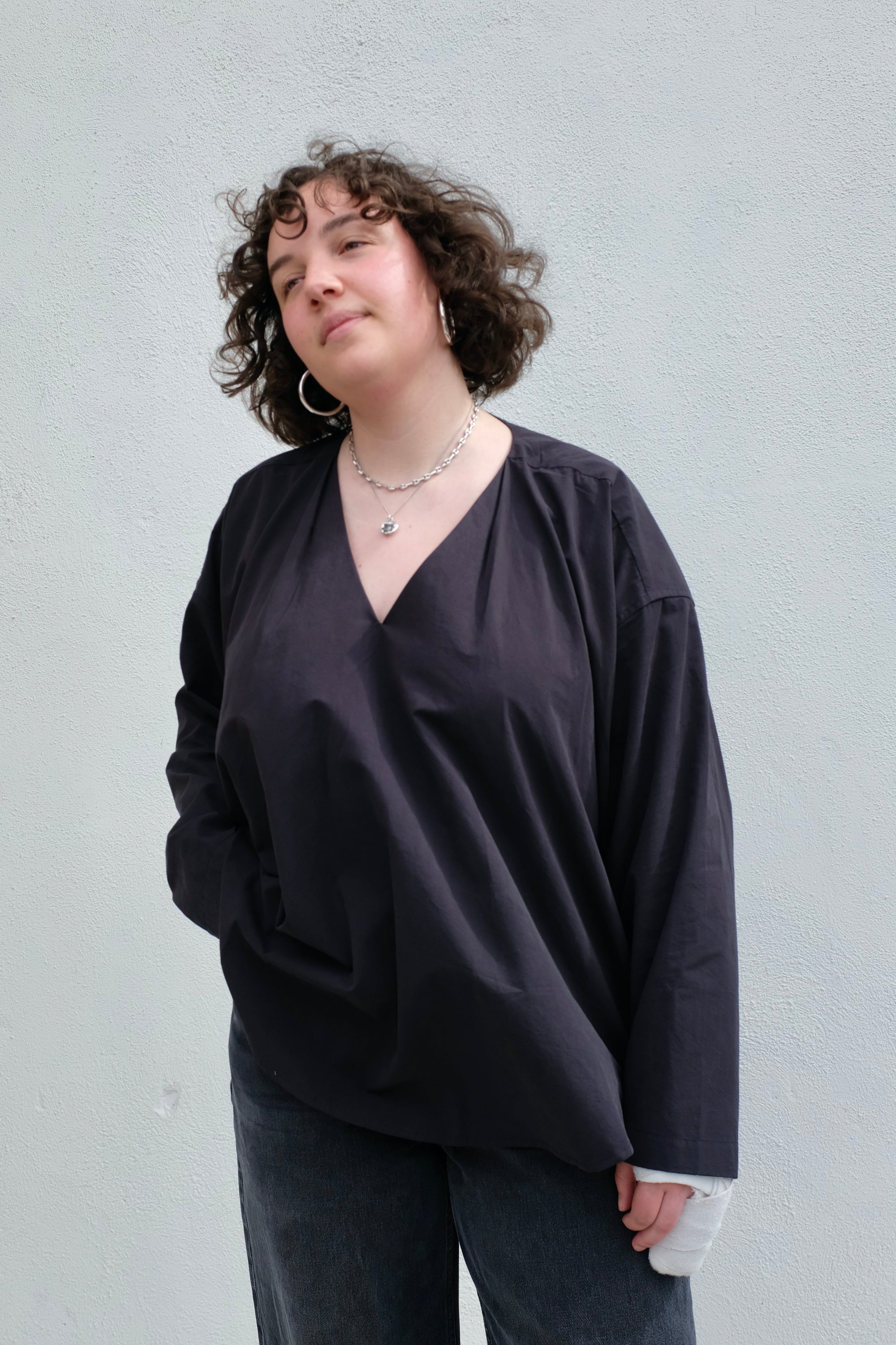 7115 by Szeki V-Neck Cocoon Top / Black