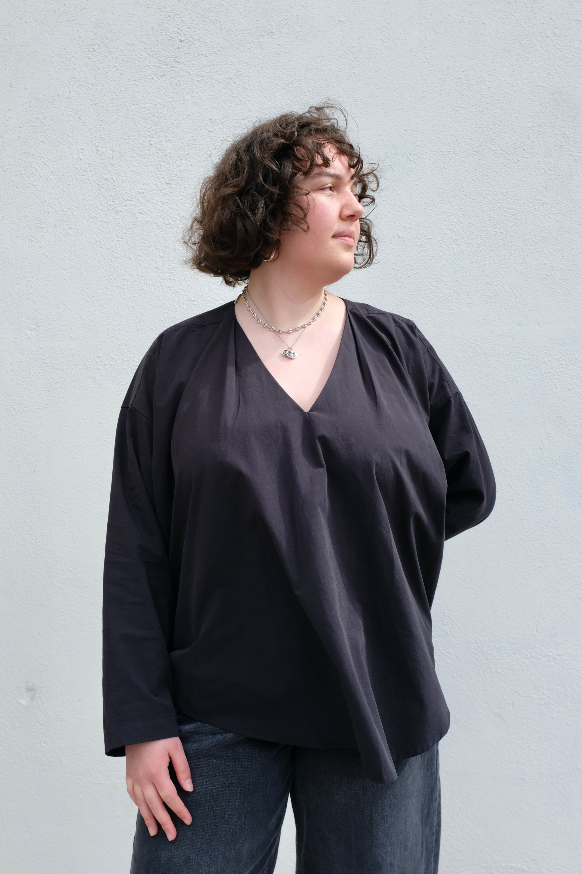 7115 by Szeki V-Neck Cocoon Top / Black