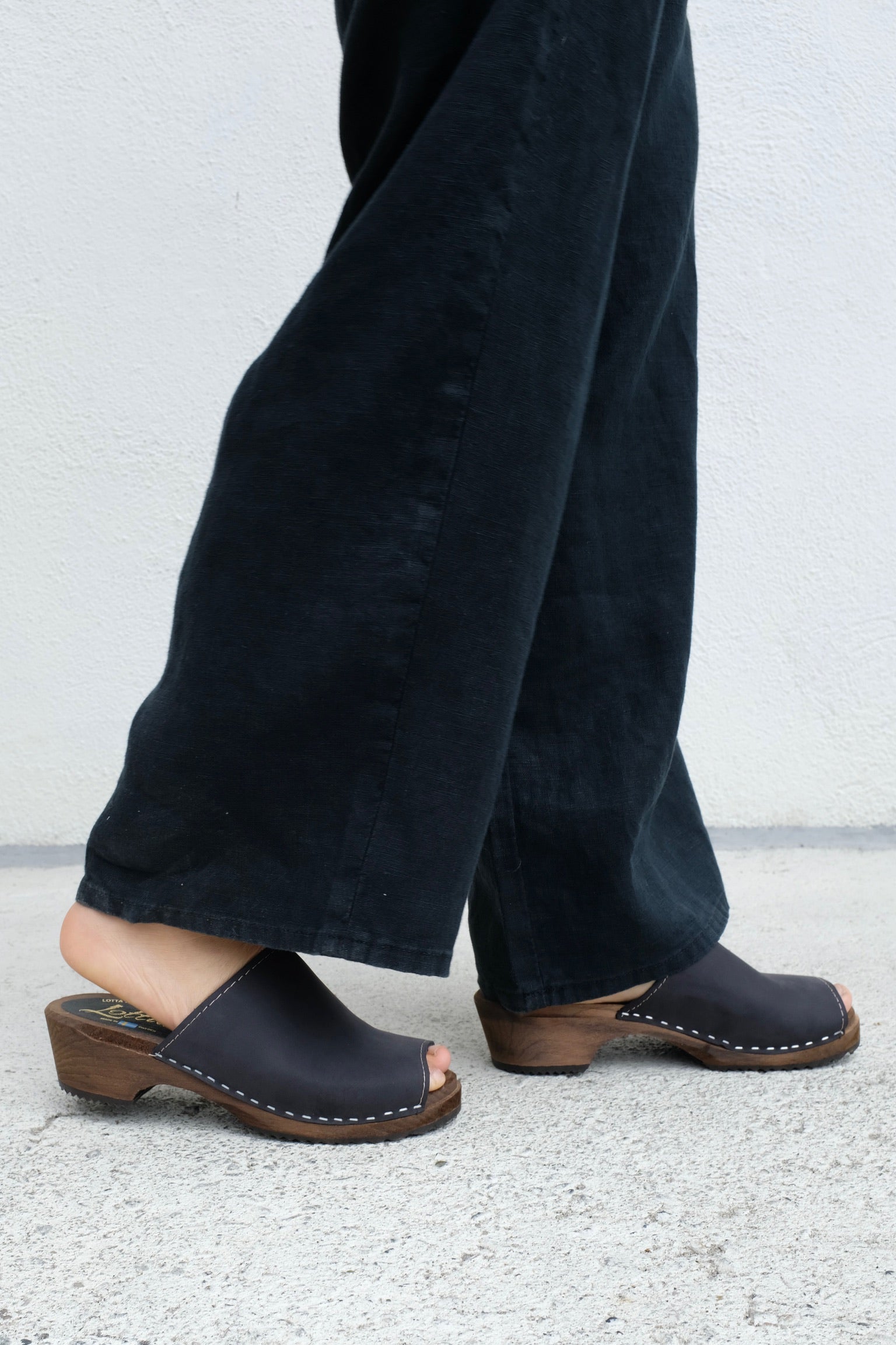 Berit Stitch Low Open Clog / Black