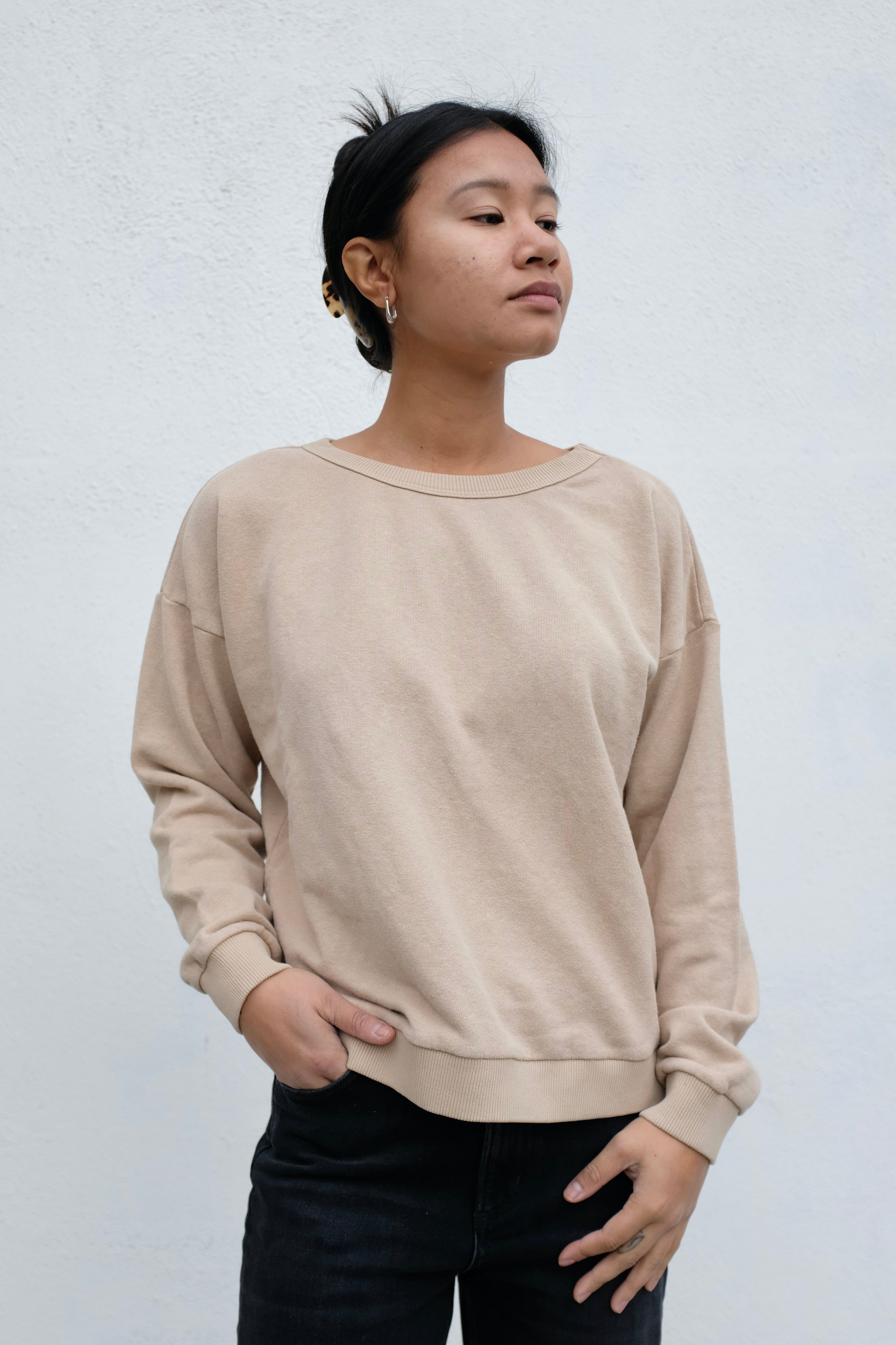 Crux Crop Sweatshirt / Oat Milk