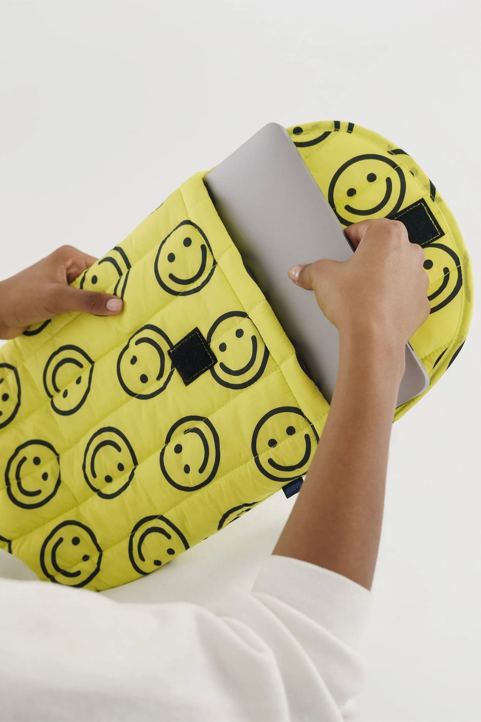 Baggu Puffy Laptop Sleeve / Yellow Happy