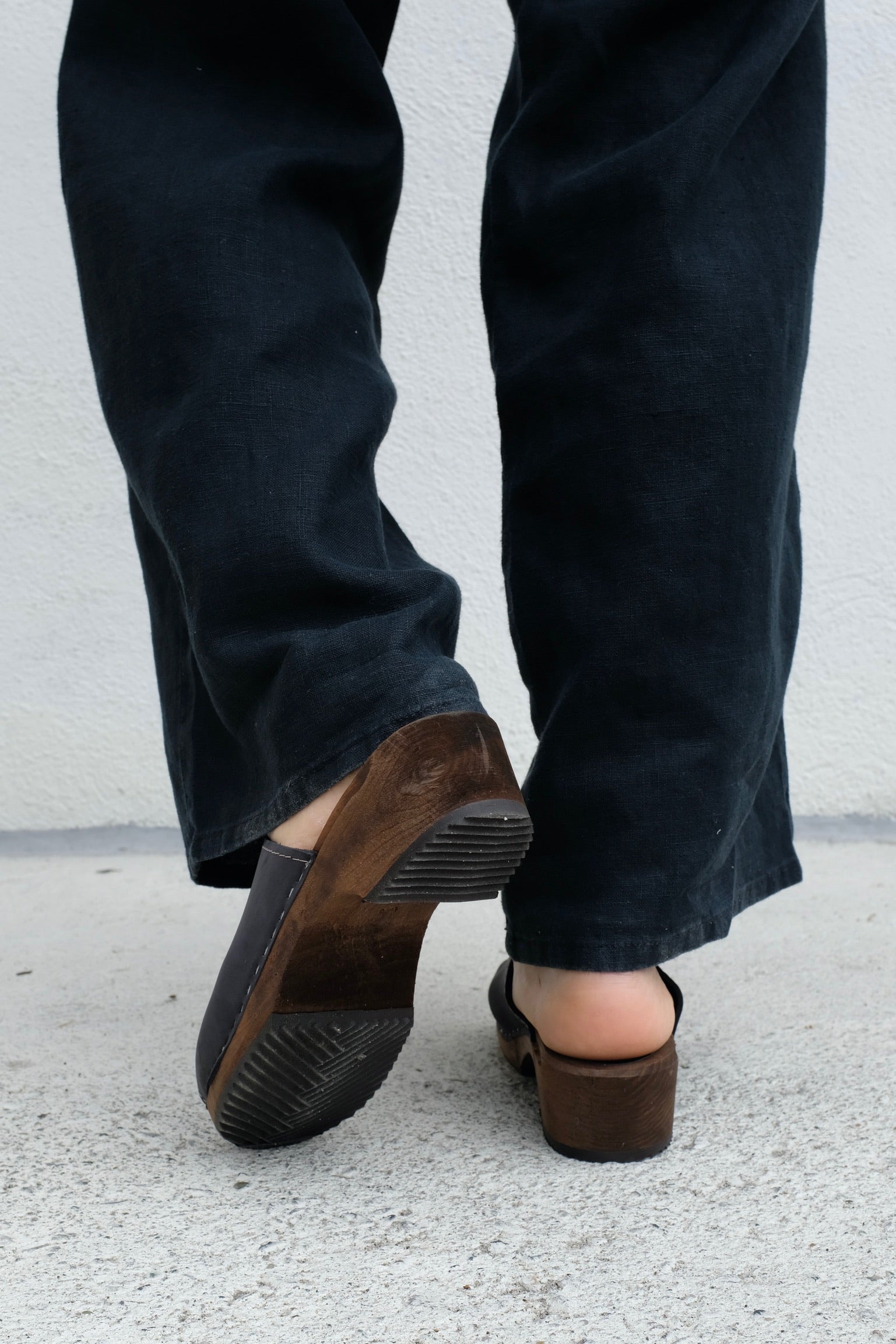 Berit Stitch Low Open Clog / Black