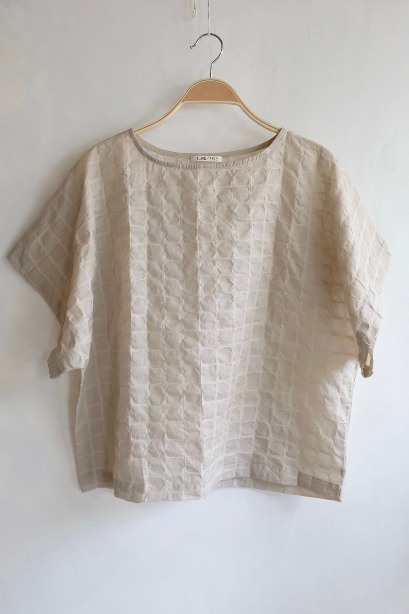 Pre-loved / Black Crane Beige Ripple Finish Top / Size Large