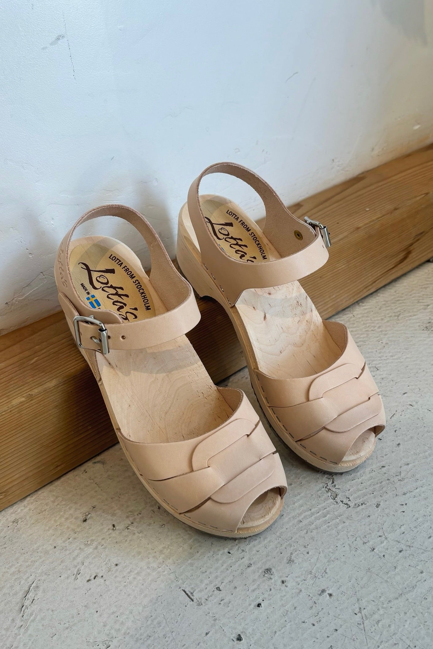 Lotta Low Peep Toe Clogs / Natural