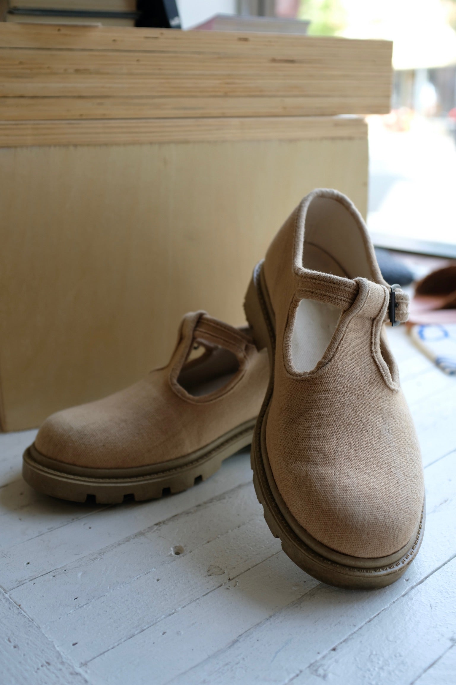 Pre-loved / Small Lot T-Strap Lug Sole Mary Jane Honey / Size 7