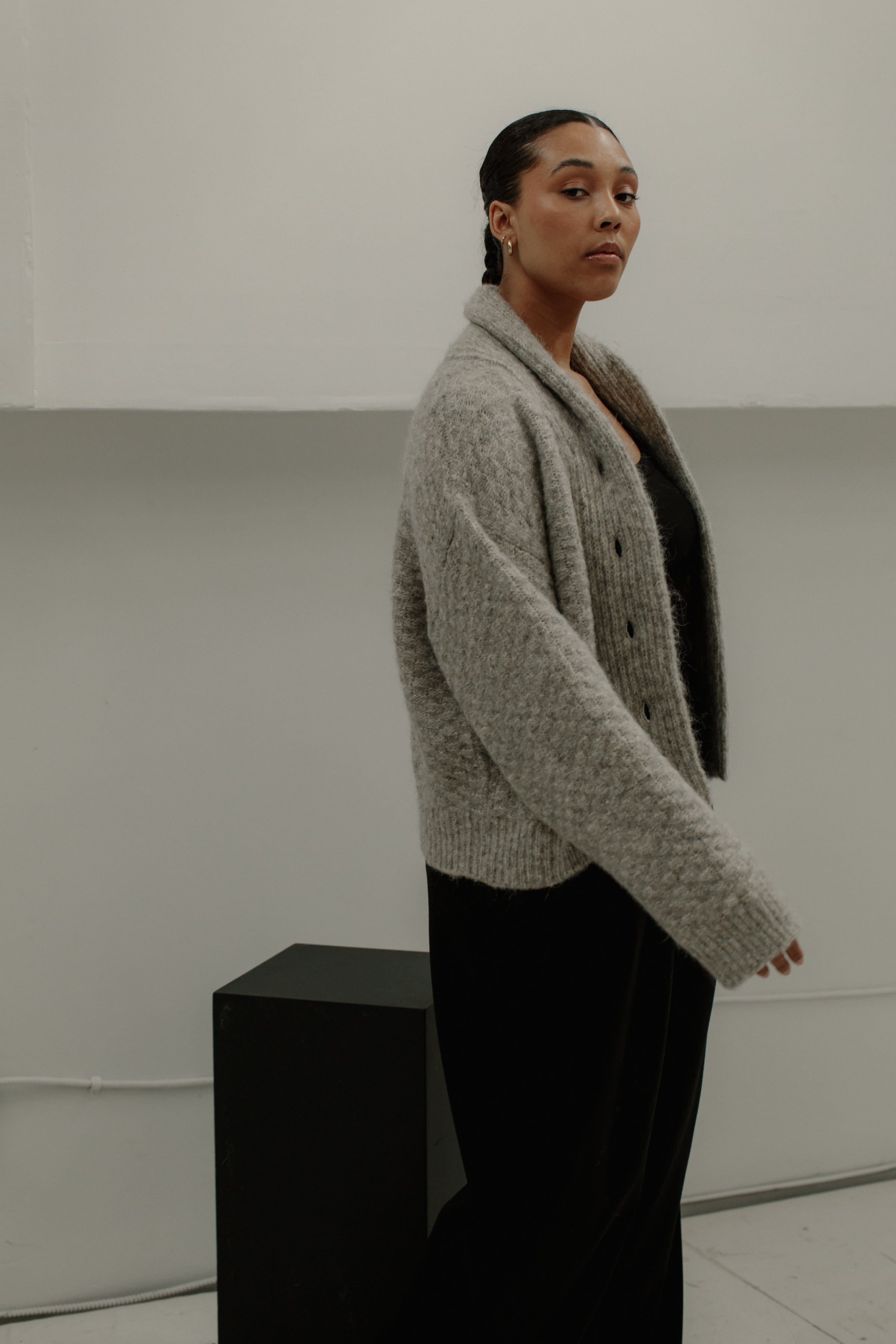 Bare Knitwear Bowen Shawl Cardi / Marble Grey