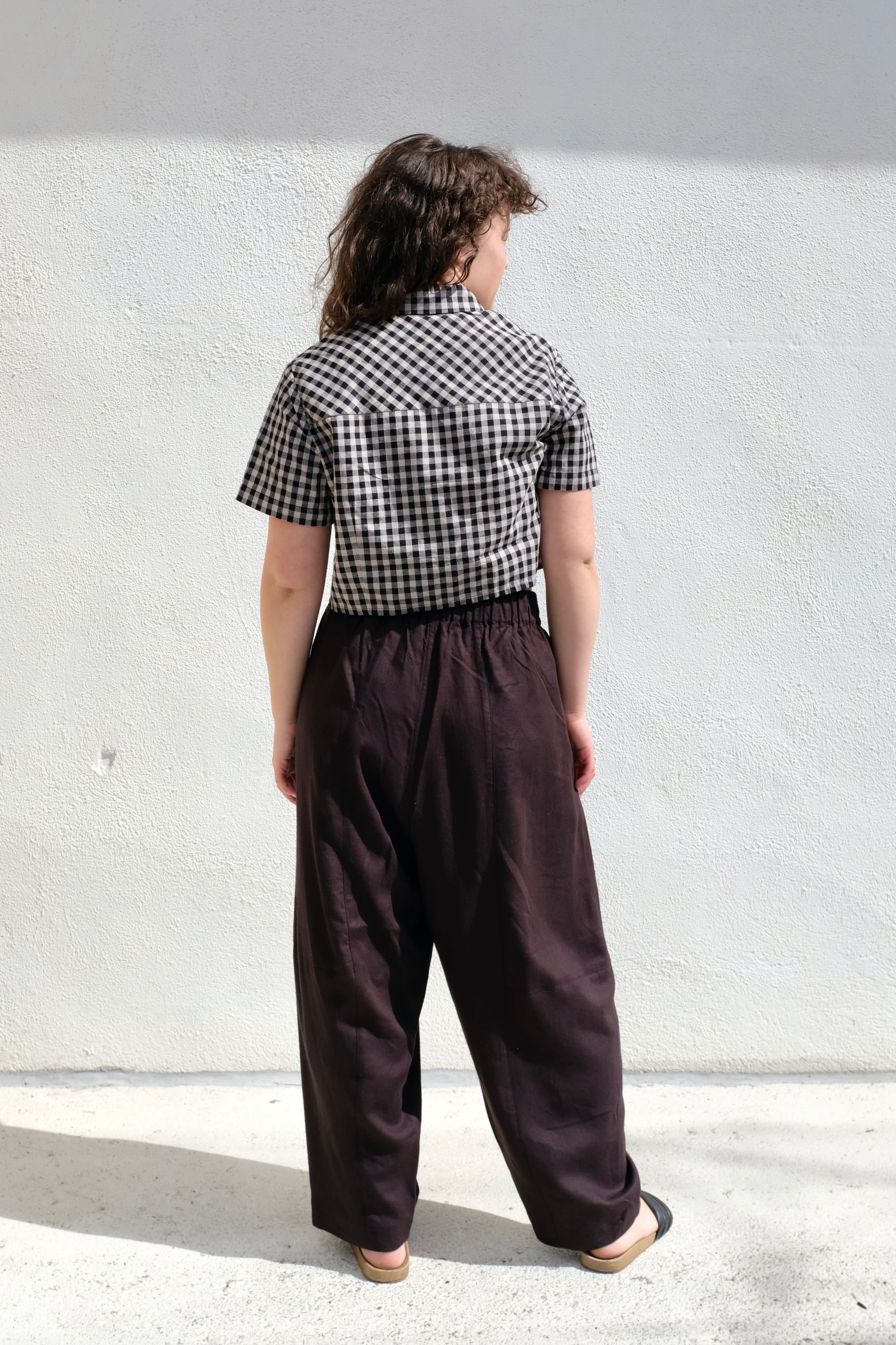 7115 by Szeki Elastic Panel Barrel Trouser SS25 / Black