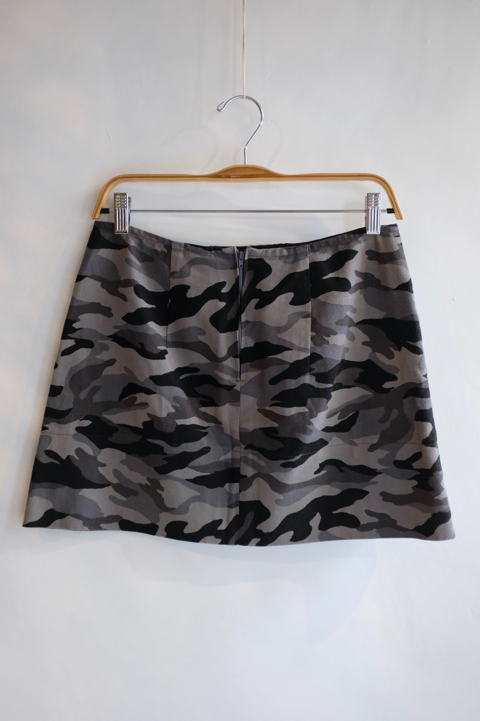 Pre-loved / Smoking Lily Camo Mini Skirt / Size S