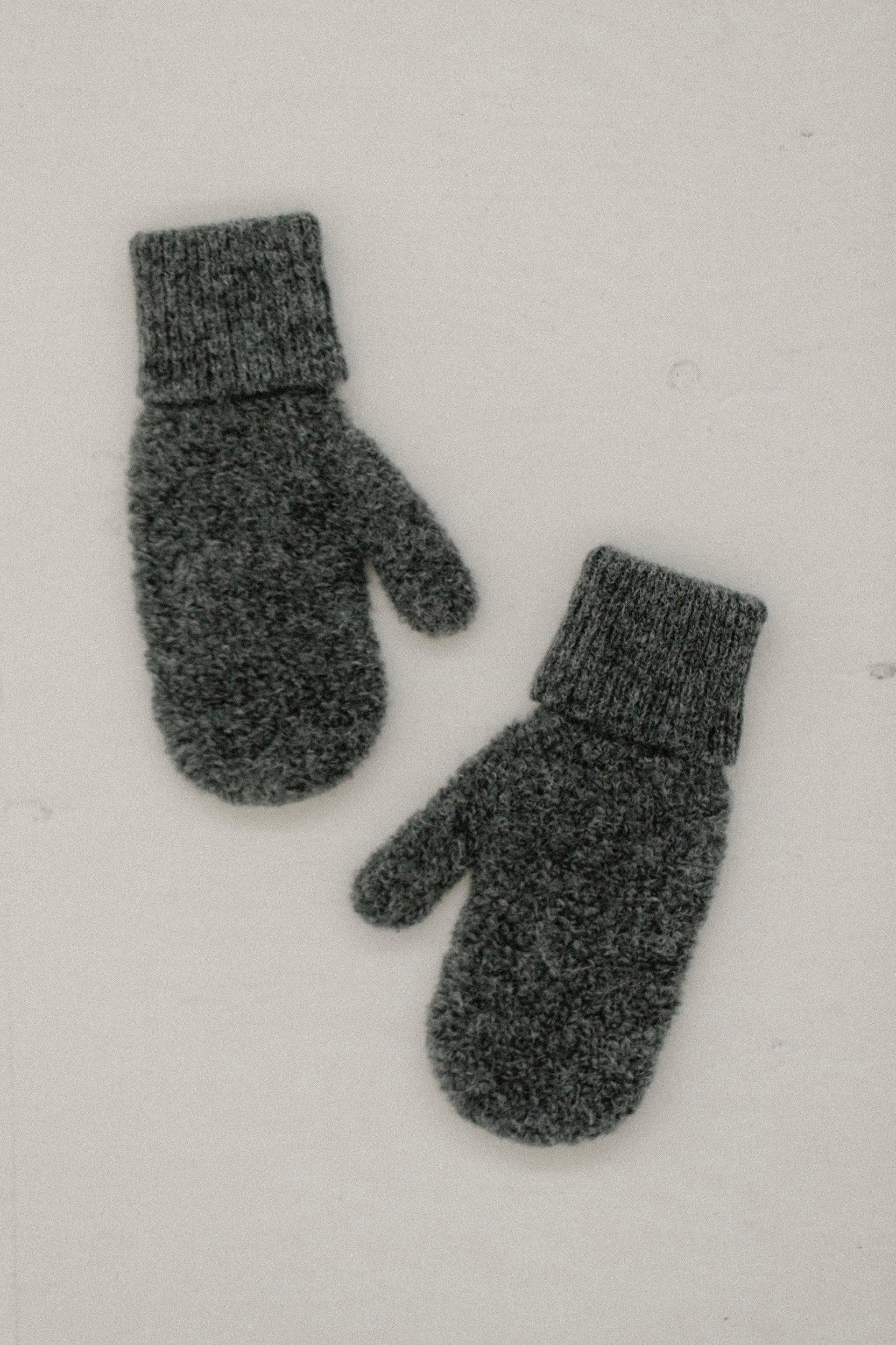 Bare Knitwear Alpaca Boucle Mittens / Stone