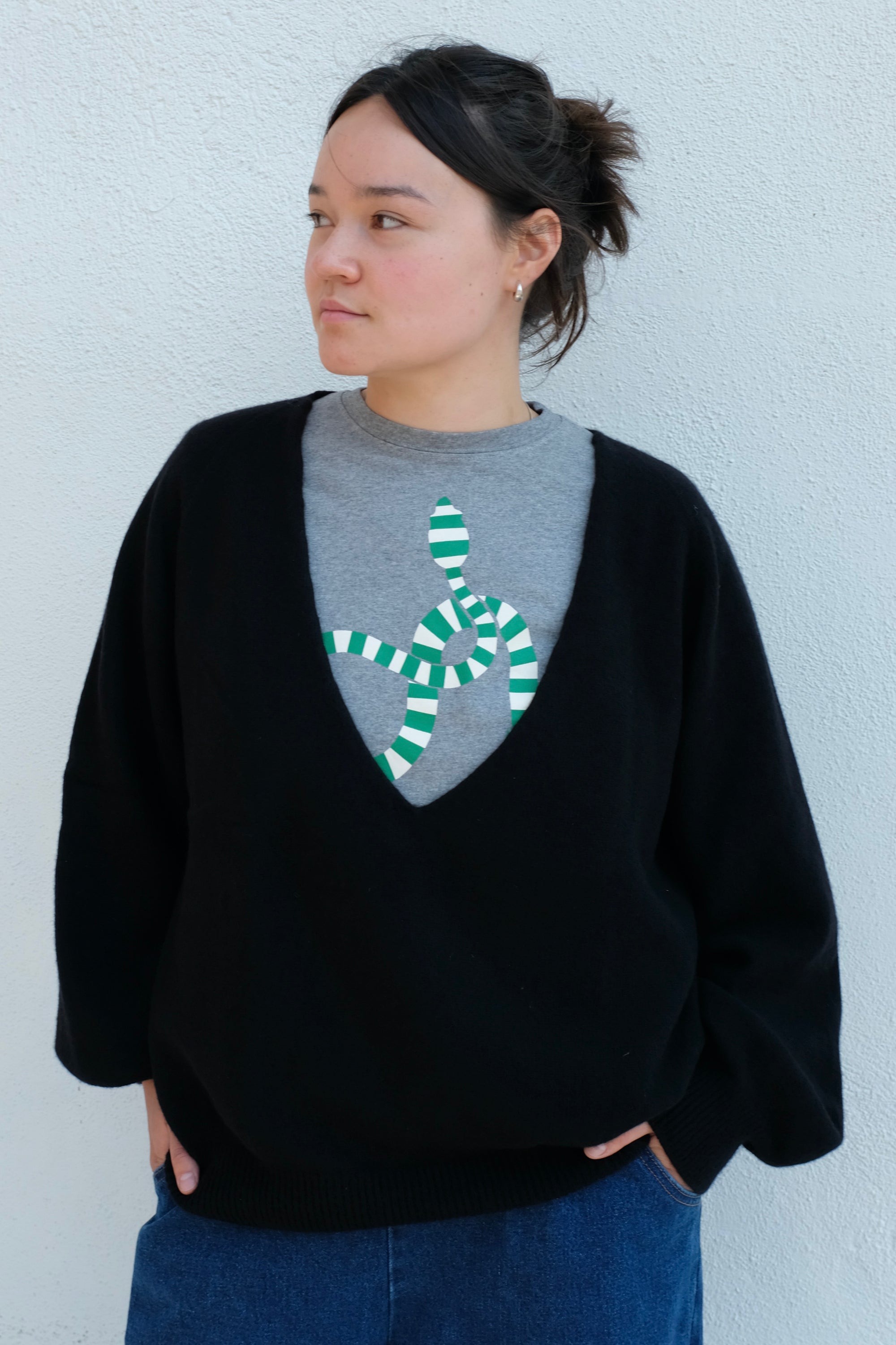 Soar V Neck / Black