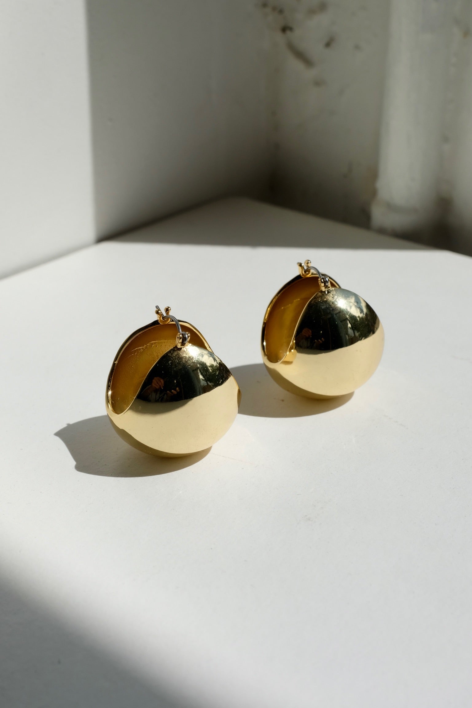 Rachel Comey Large Keel Hoop / Gold
