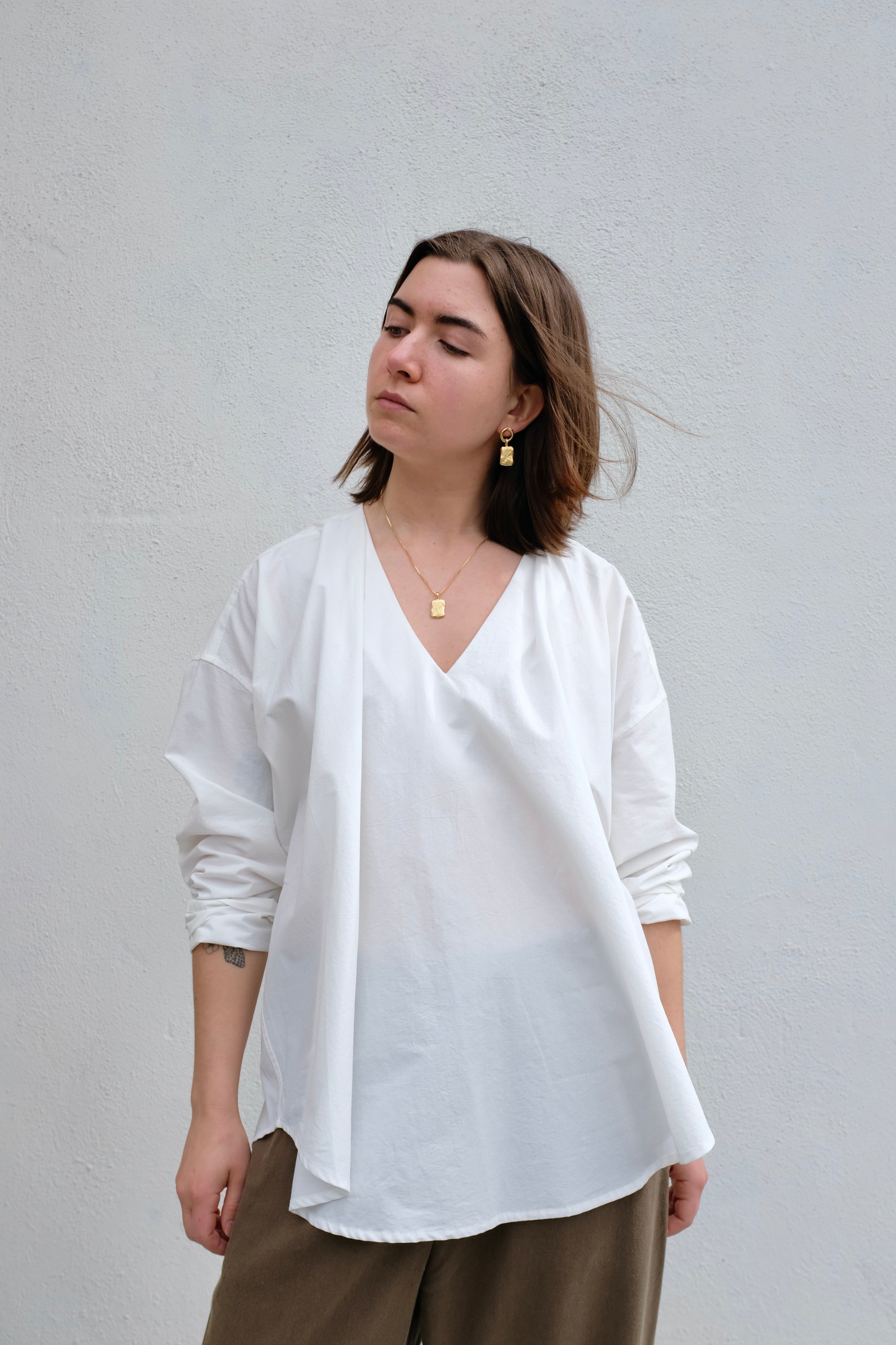 7115 by Szeki V-Neck Cocoon Top / Off White