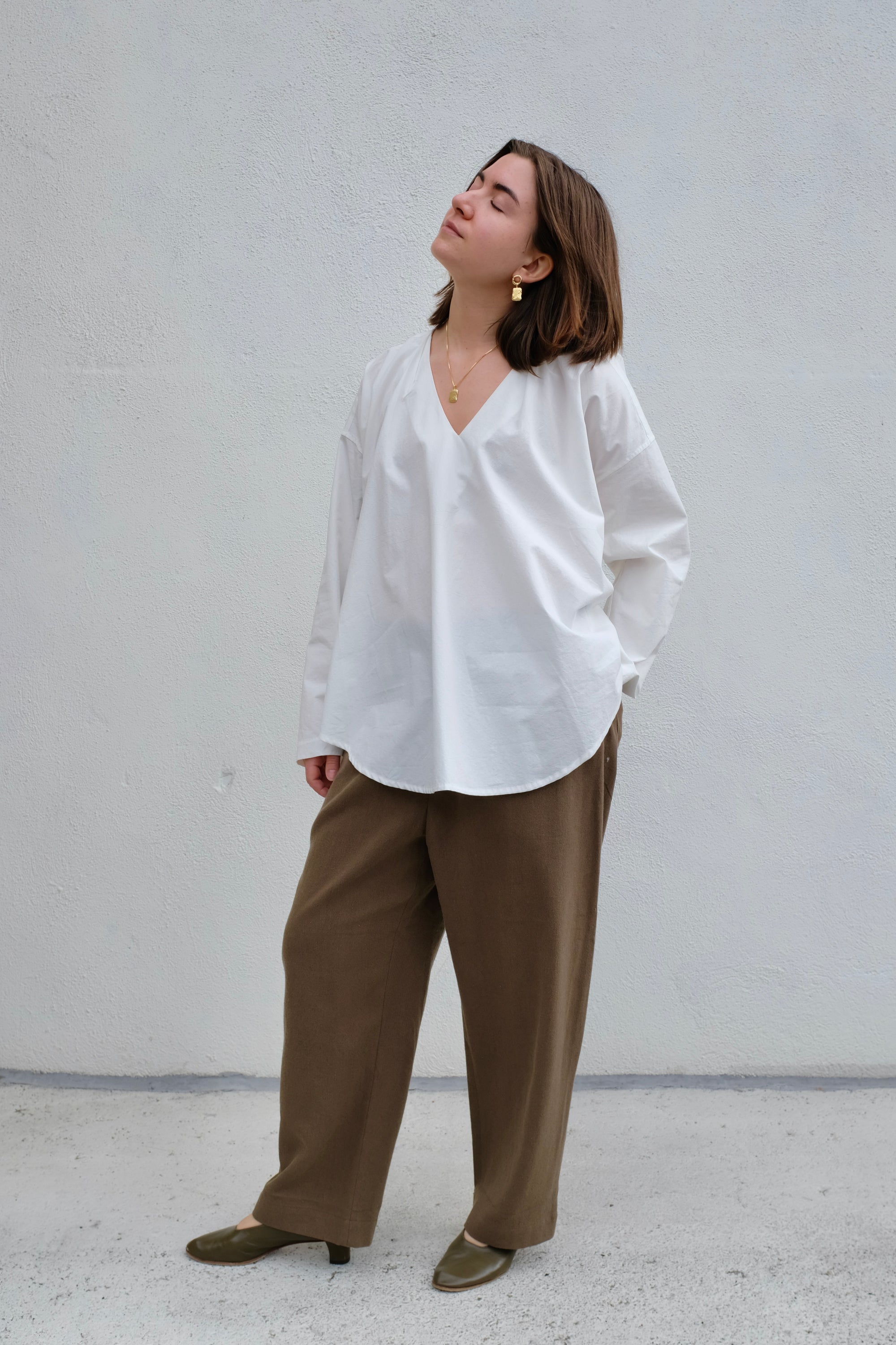 7115 by Szeki V-Neck Cocoon Top / Off White