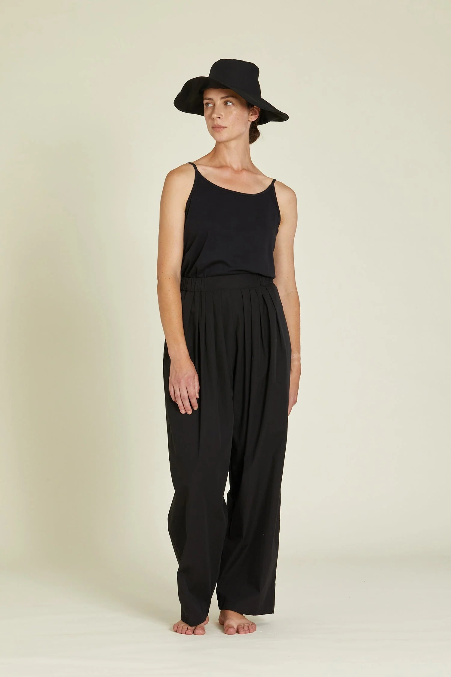Black Crane Bendable Wavy Hat / Black