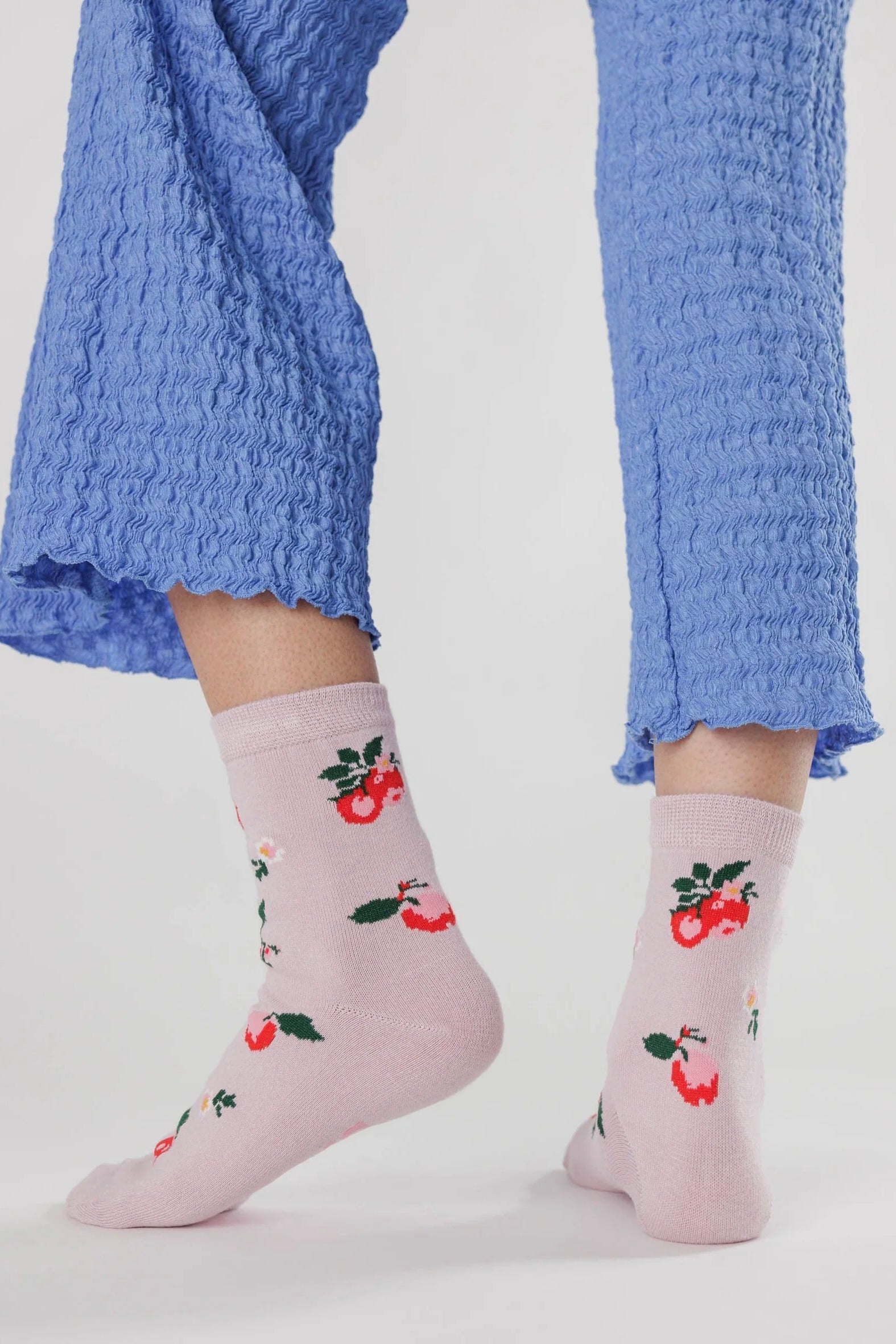 Baggu Crew Sock / Needlepoint Apple