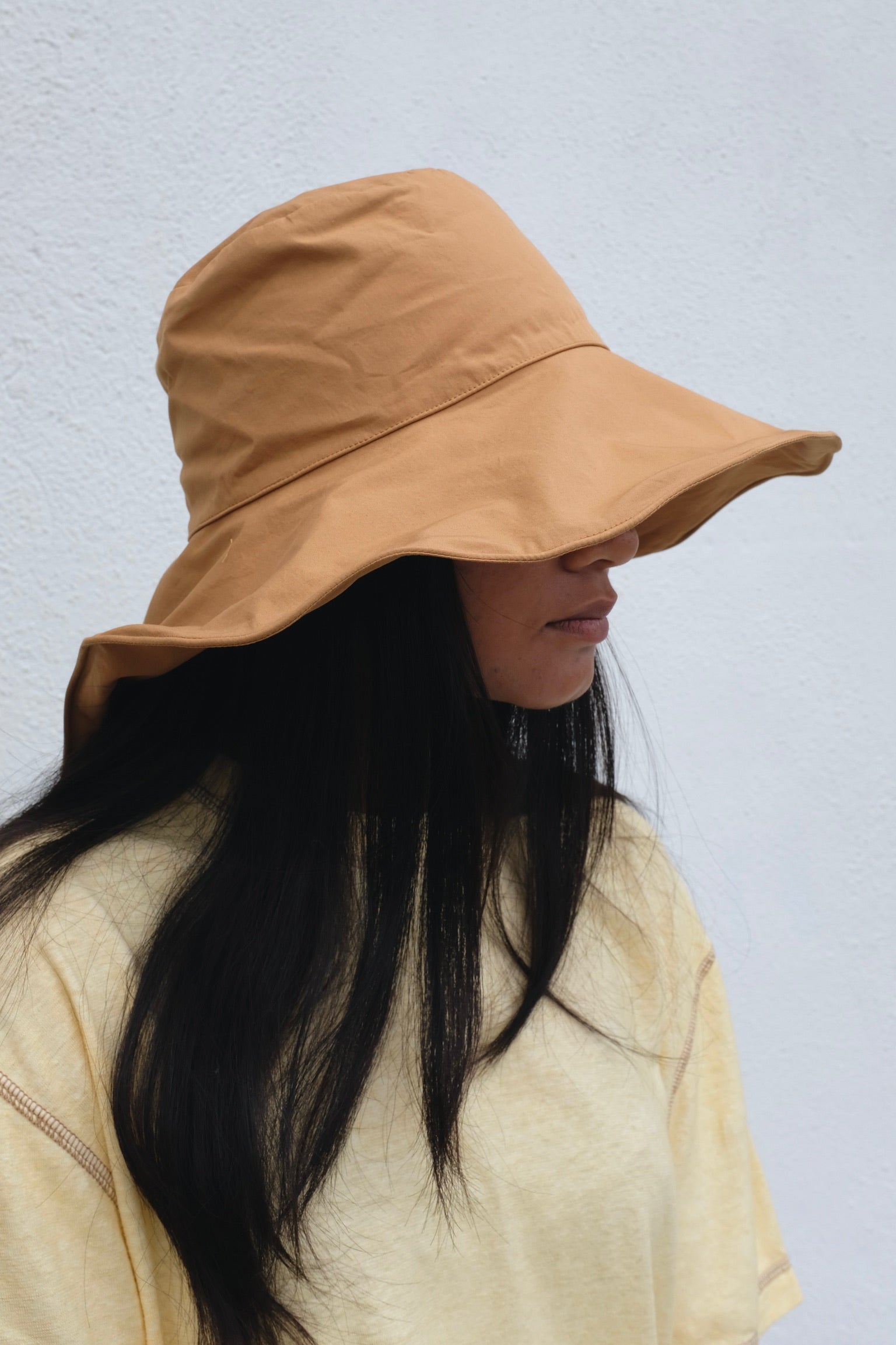 Black Crane Bendable Wavy Hat / Camel