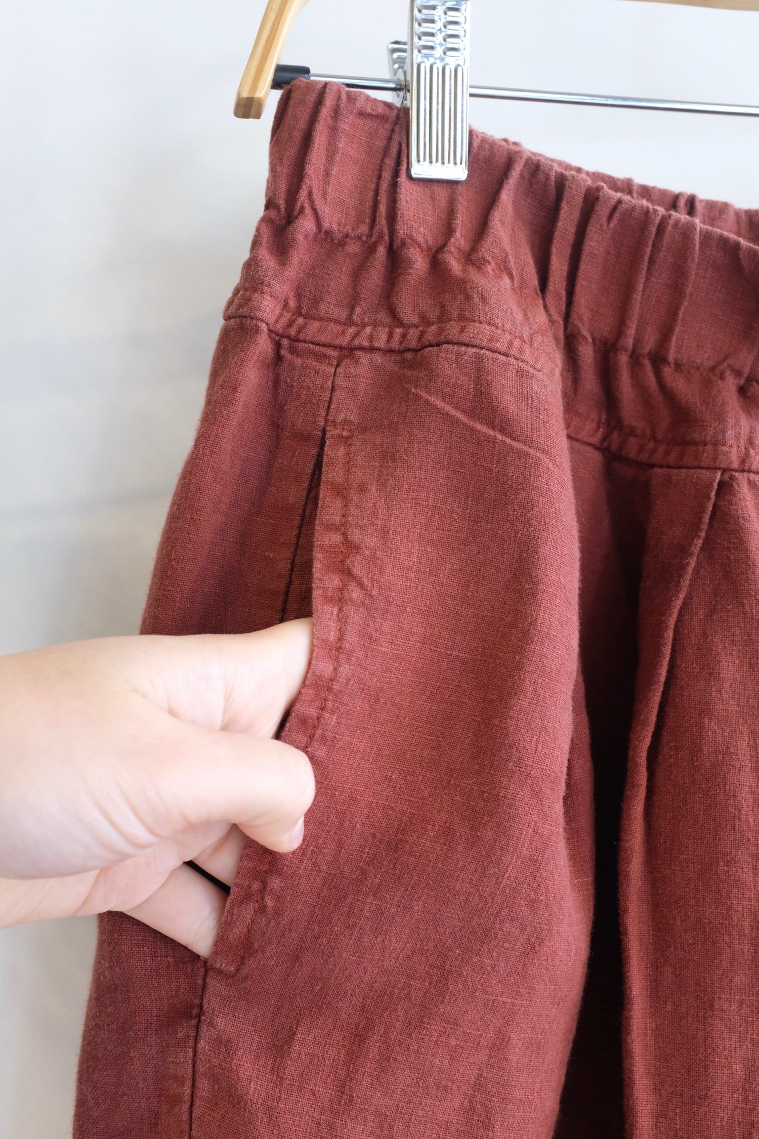 Pre-loved / Black Crane Carpenter Shorts / Rust / Size Medium