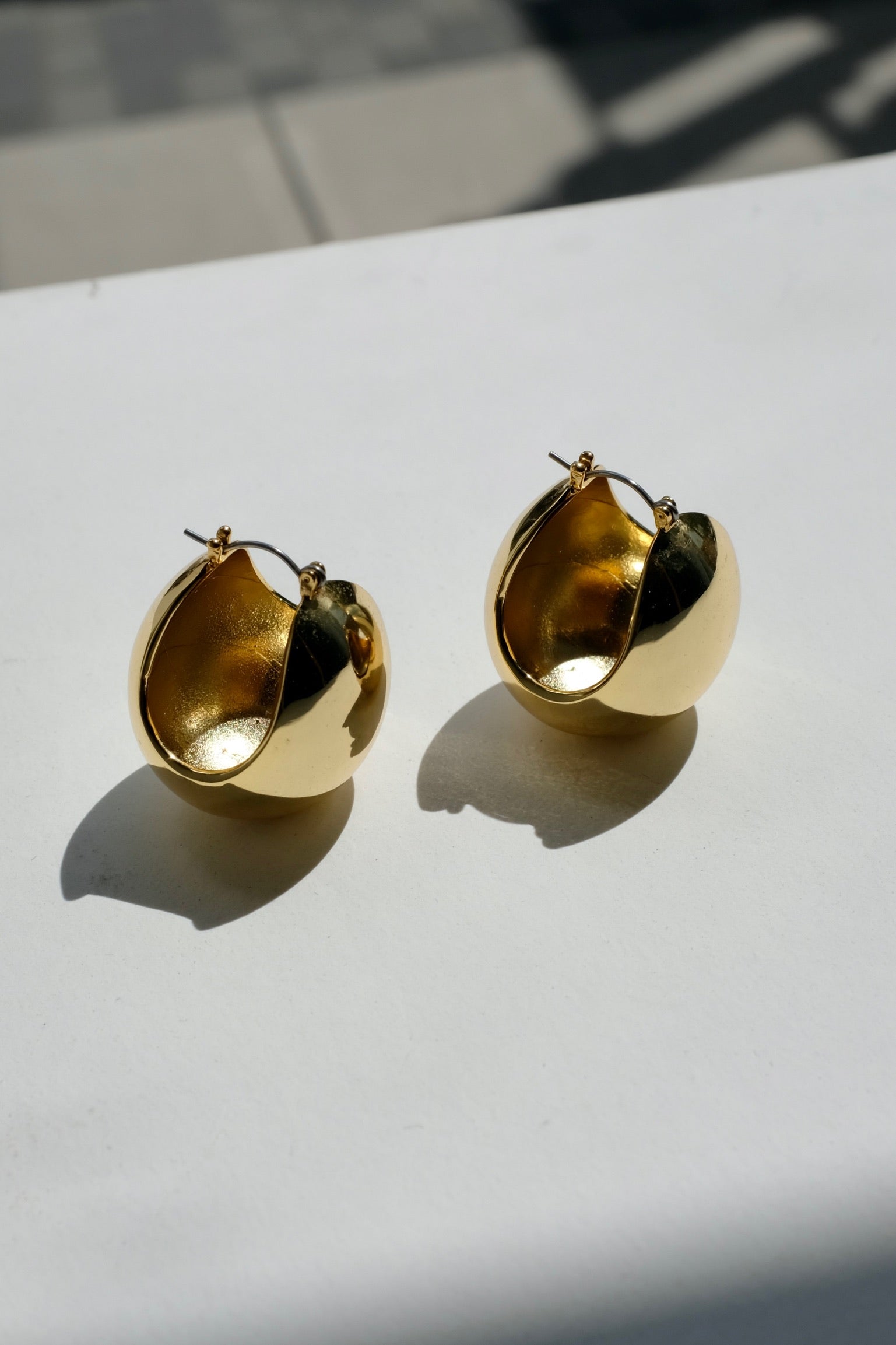 Rachel Comey Large Keel Hoop / Gold