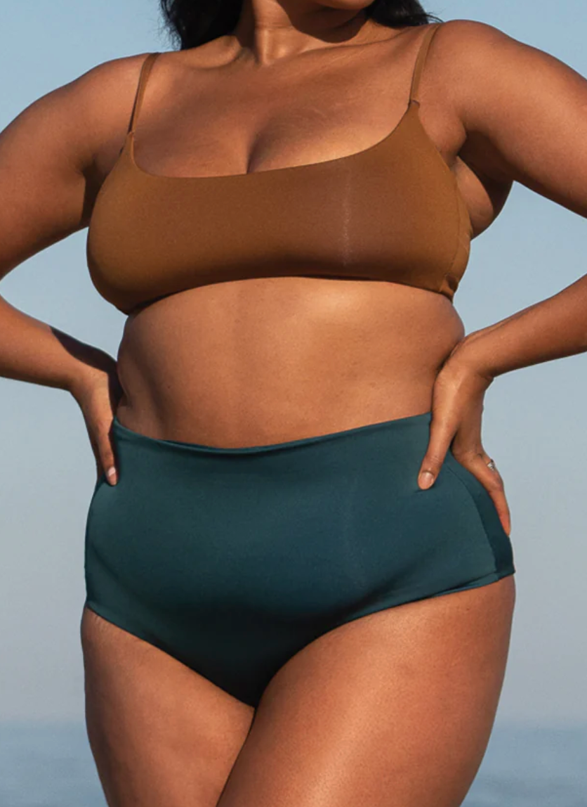 Left on Friday POOL DAYS Top D+ / Tan Lines