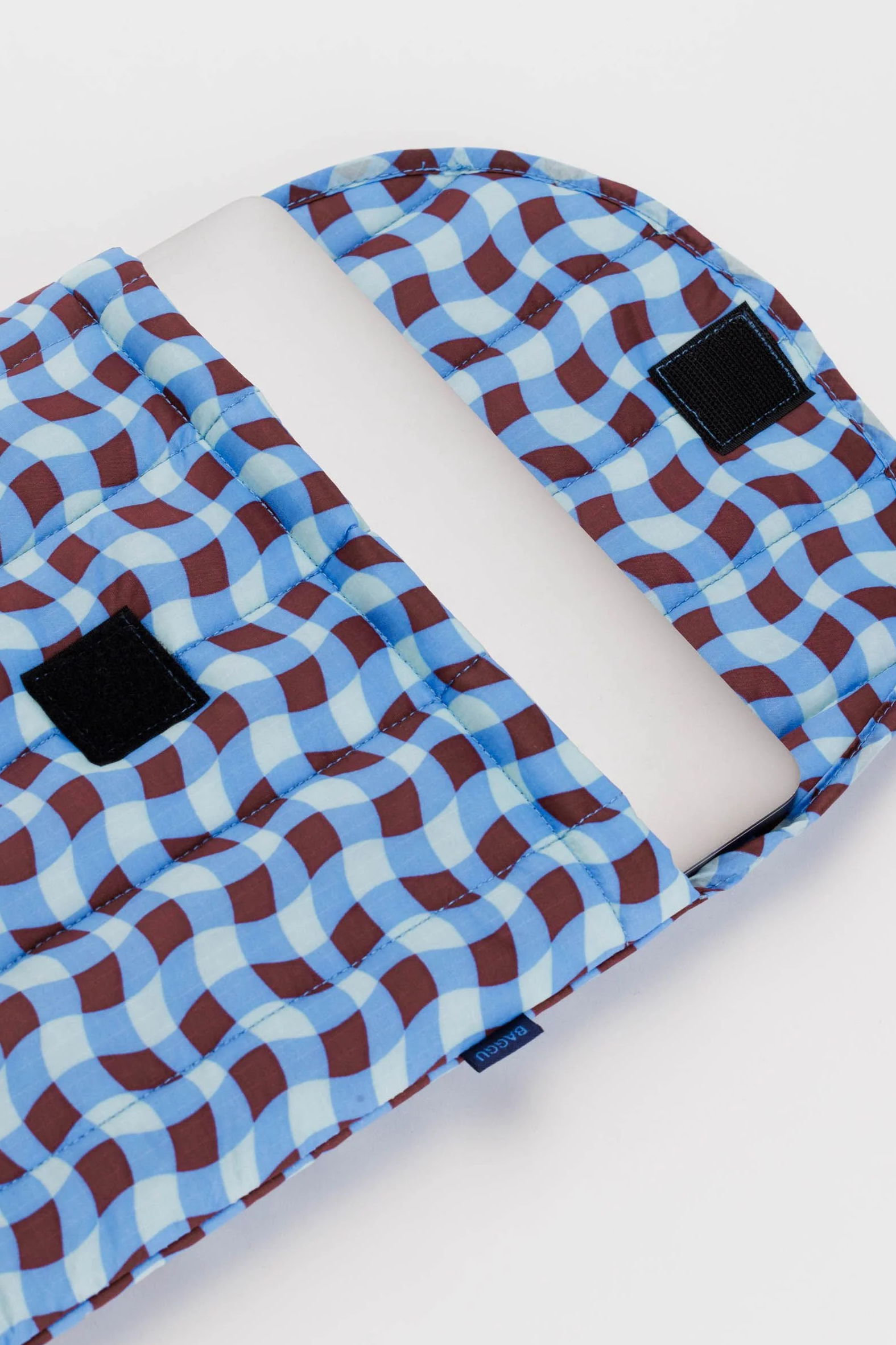 BAGGU Puffy Laptop Sleeve / Wavy Gingham