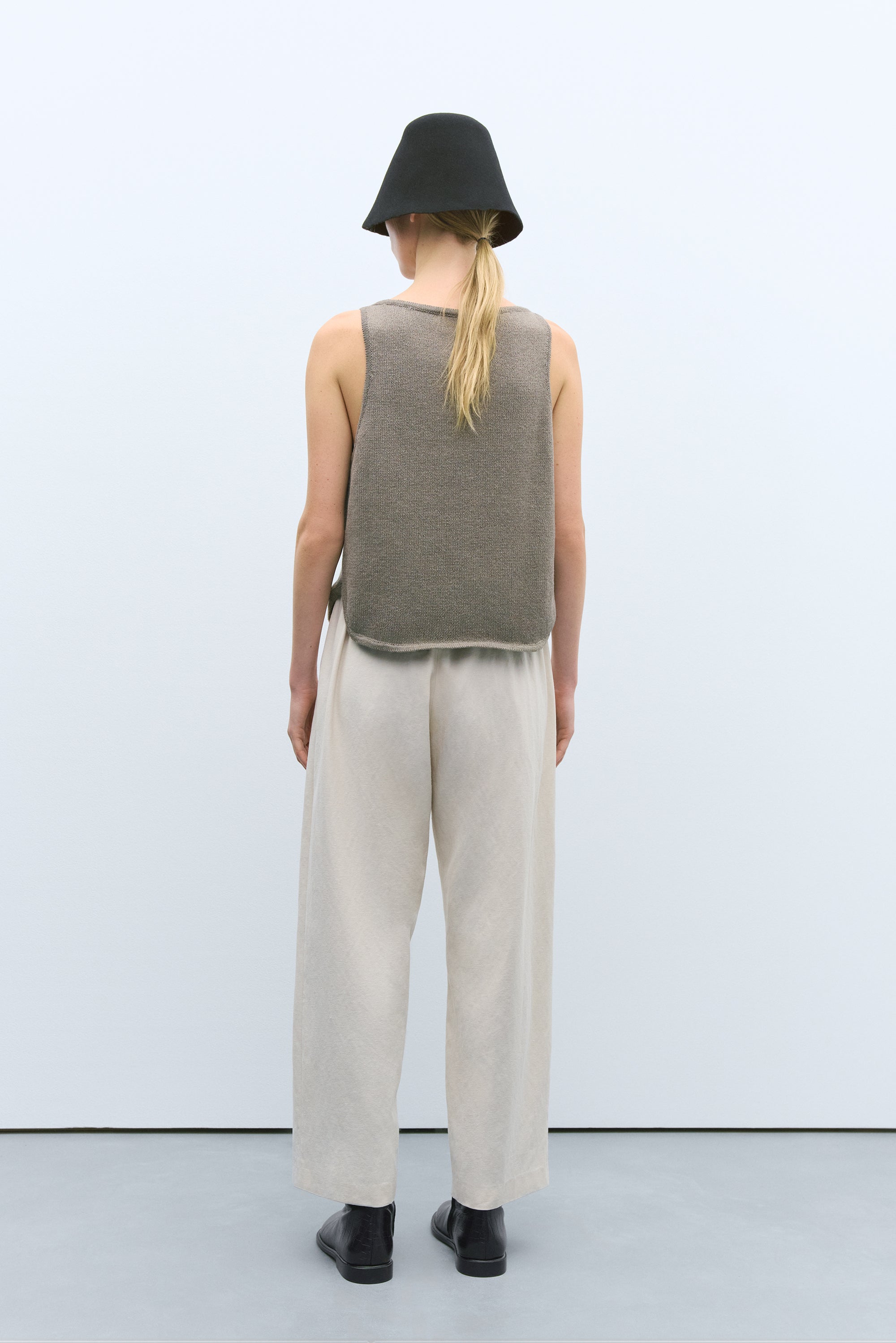 Boat Neck Waistcoat / Taupe